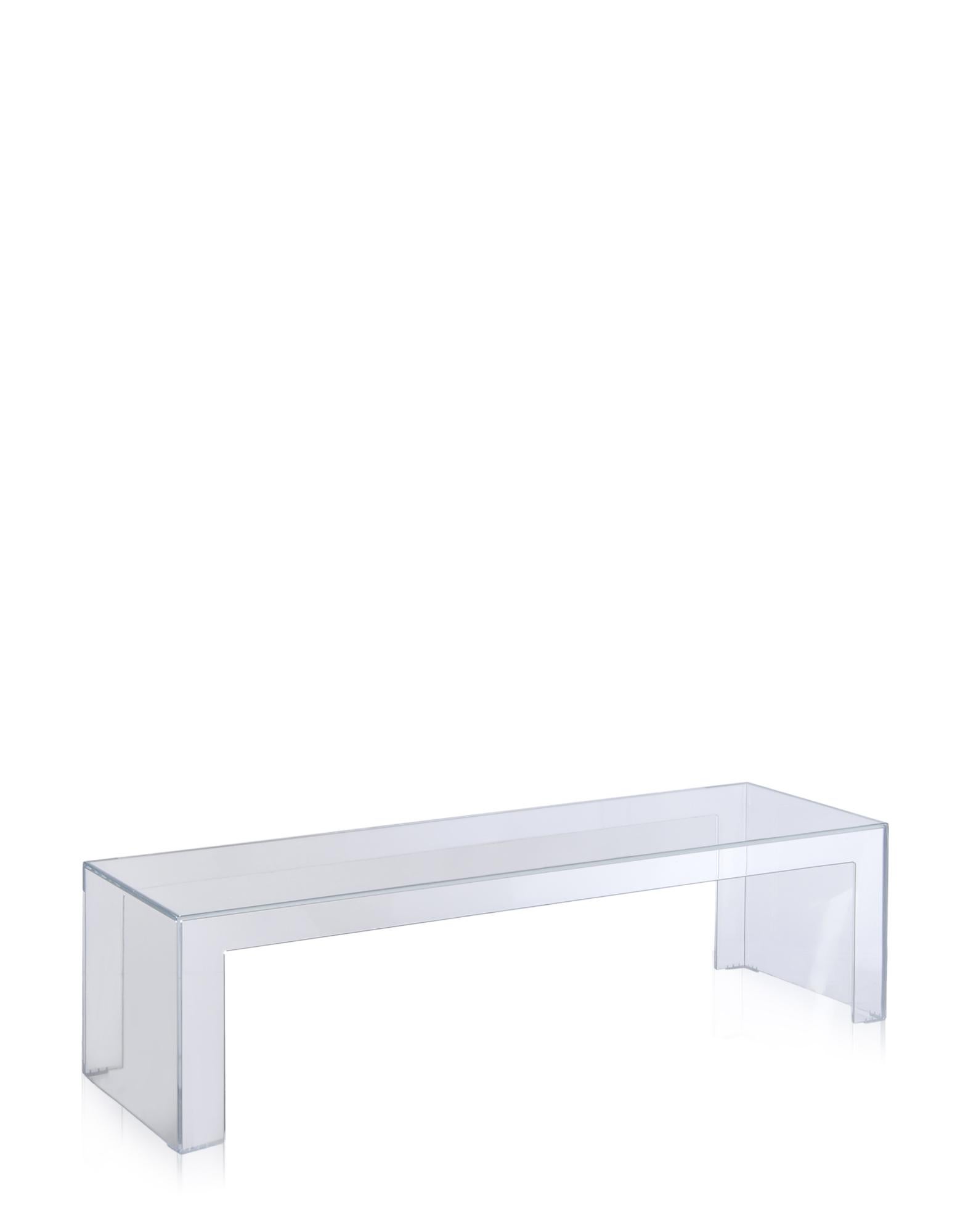 Der von Tokujin Yoshioka entworfene Tisch Invisible vereint Leichtigkeit und Solidität, Anmut und Eleganz sowie Zweckmäßigkeit und Stil. Durch seine Einfachheit und Reinheit der Form passt er sich jeder Umgebung an. Die raffinierte Farbpalette, die