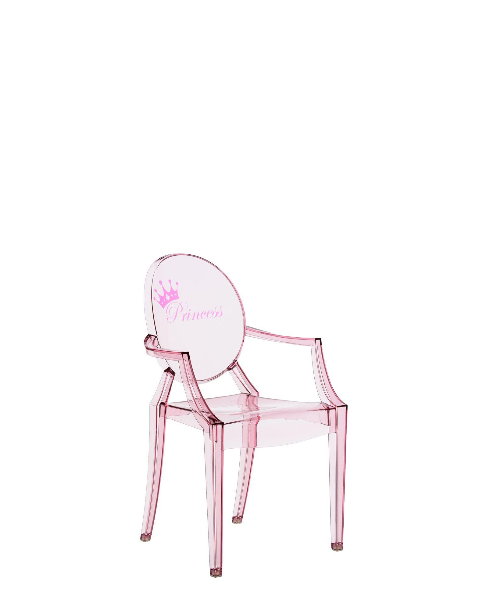 Die Miniaturversion eines der berühmtesten Designstühle ergänzt die Linie Kartell Kids in mehreren neuen Versionen. Der Lou Lou Ghost von Philippe Starck erhält neue und anpassbare Grafiken für die lustige Welt der Kinder.

Abmessungen: Höhe 24,75