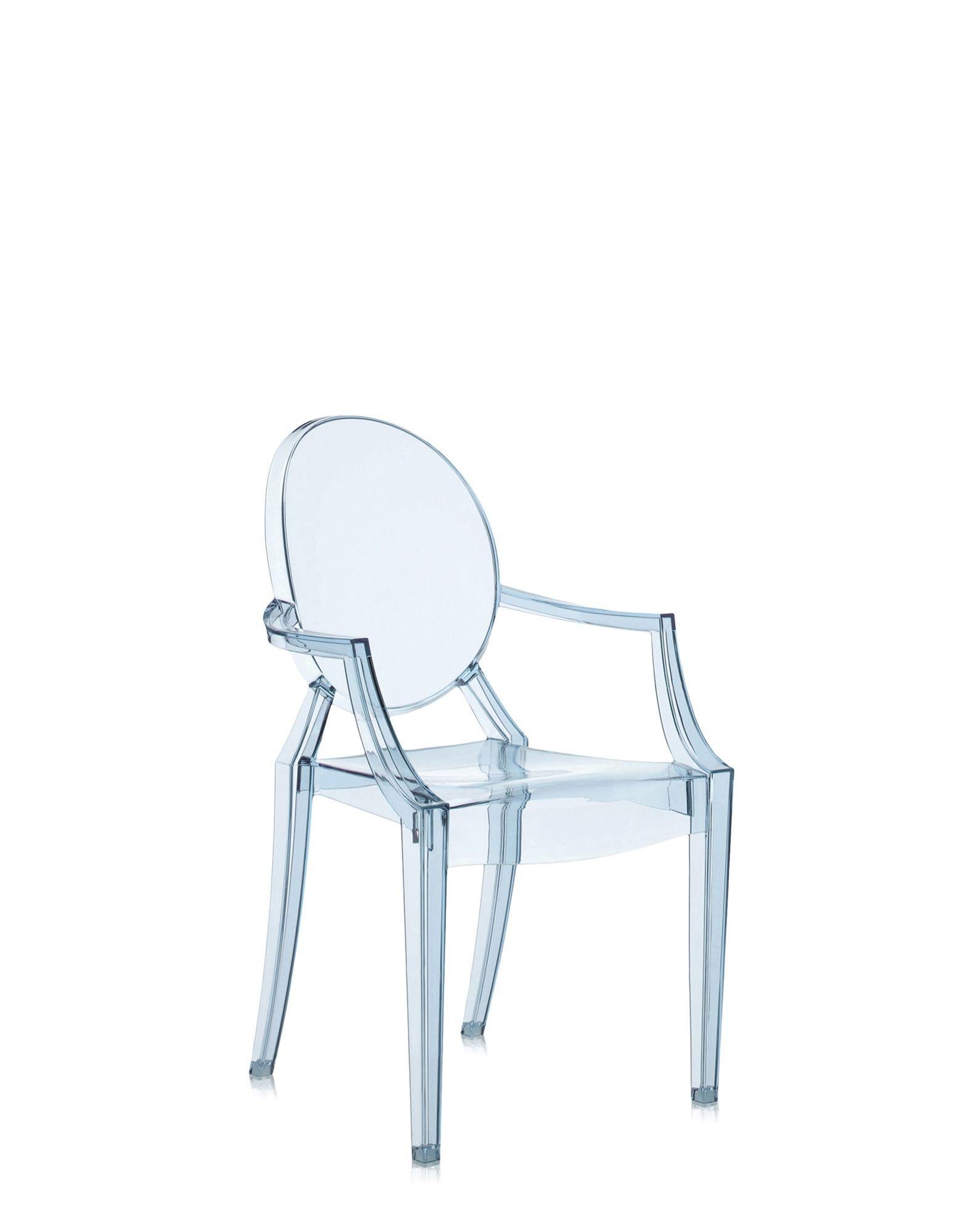 Following the runaway success of Louis Ghost, we’ve created a “baby” version of the famous Starck chair. Lou Lou Ghost inherits its “paternal” classic lines, material, indestructibility and ergonomics and teaches little ones how to use a pint-sized