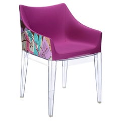 Kartell Madame-Stuhl in Rom mit Druck von Philippe Starck 