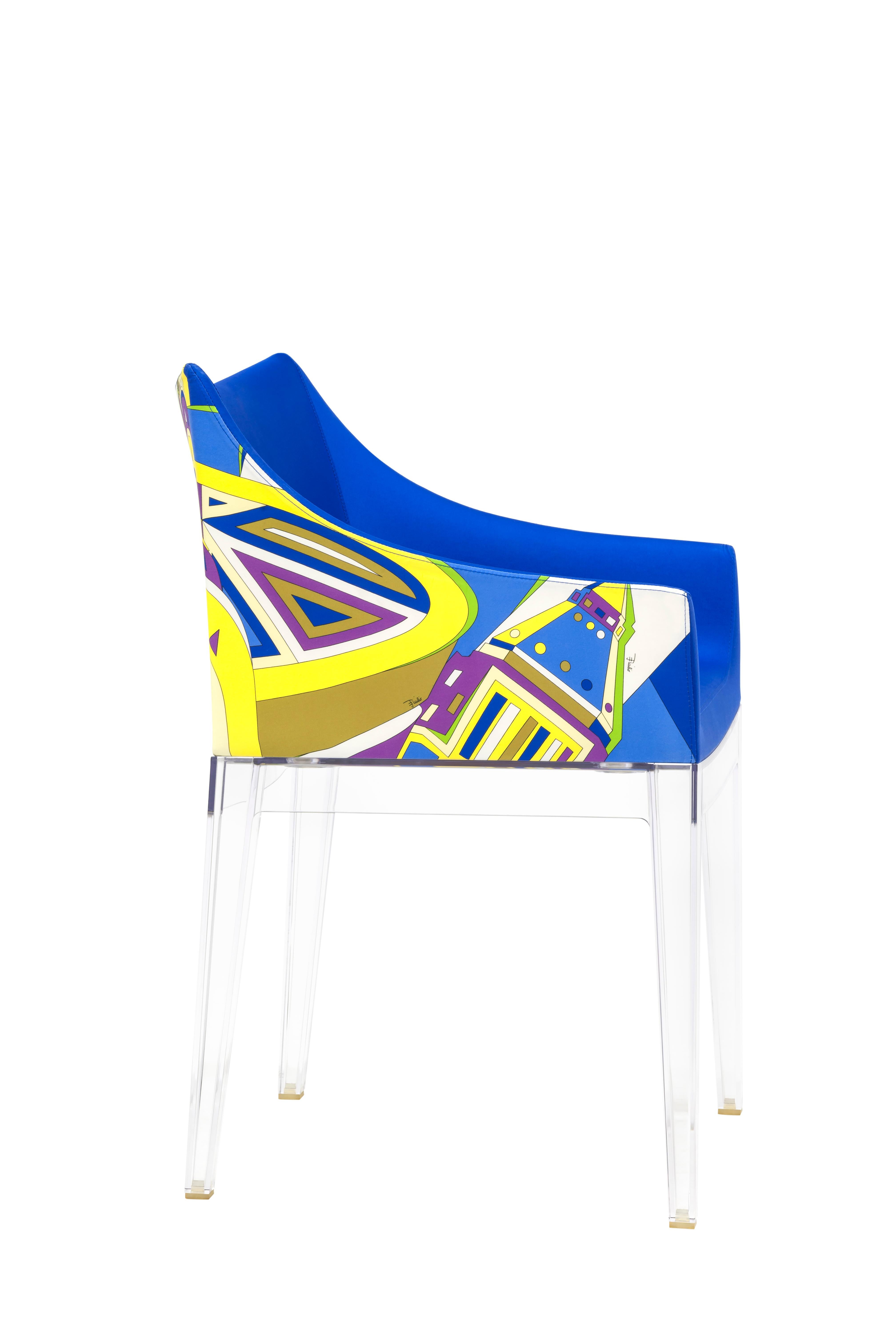 Grâce à sa palette de couleurs neutres, cette chaise est le meuble idéal à insérer dans les intérieurs résidentiels sophistiqués ou les projets contractuels les plus raffinés.
 