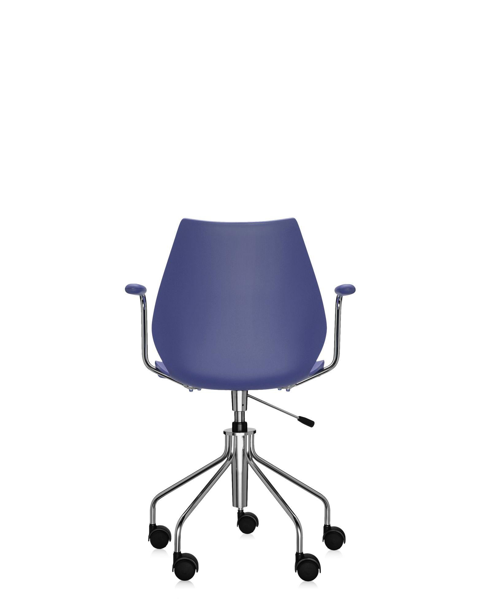 Kartell Maui Swivel Chair Adjustable in Navy Blue by Vico Magistretti In New Condition In Brooklyn, NY
