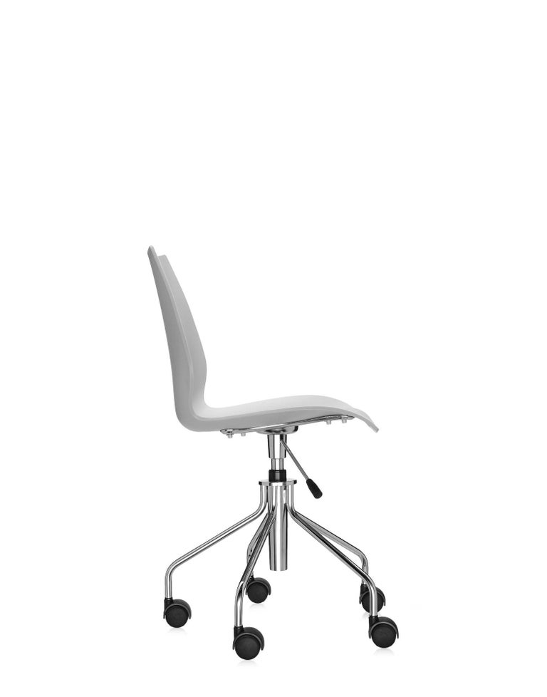 Kartell Maui Swivel Chair Adjustable in Pale Grey by Vico Magistretti In New Condition For Sale In Brooklyn, NY