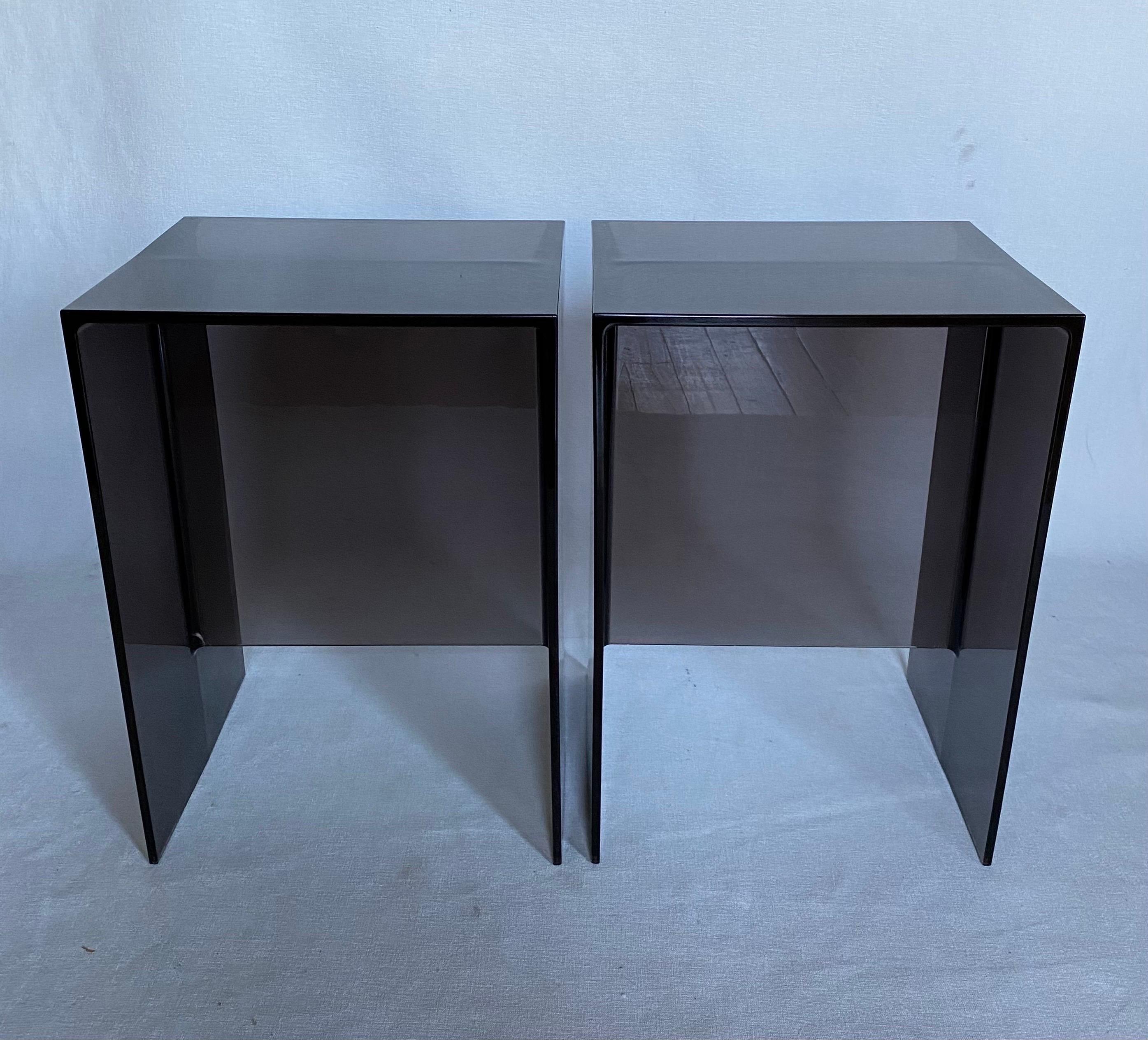 Pair of geometric Max-Beam side tables by Ludovica + Roberto Palomba for Kartell. These modern transparent smoked grey acrylic side accent tables are also strong enough to use as stools for additional seating. Try bunching them together to form a