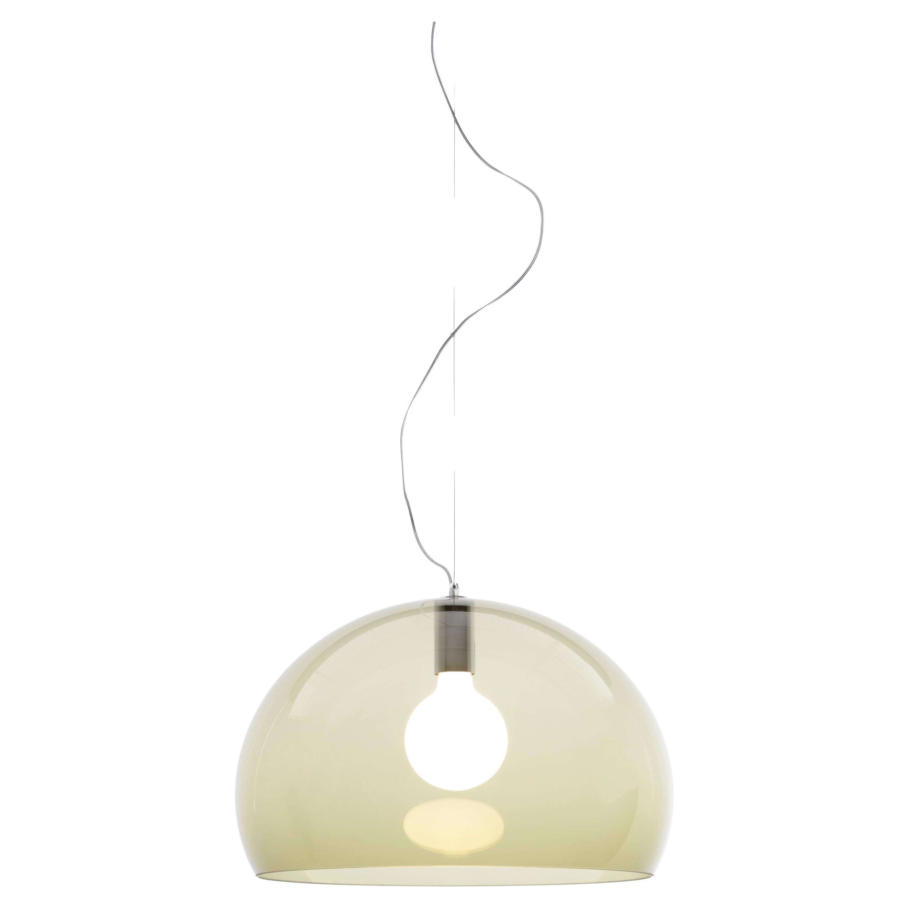 An essential lamp which is characterized by the “subtle interpretations of the theme. Made in transparent methacrylate in gold color, the cover is not perfectly hemispherical but the cut-off is underneath the height of the diameter to collect the