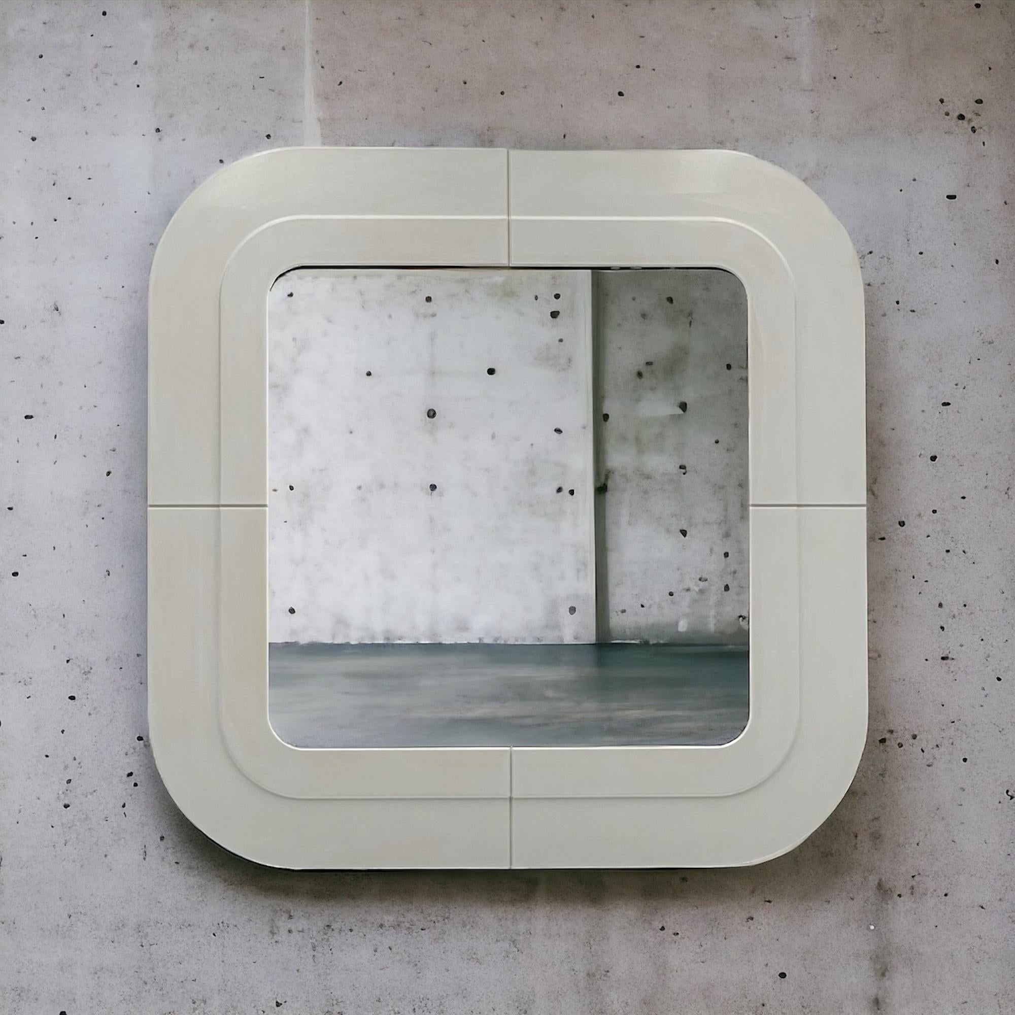 Kartell Mirror by Anna Castelli - Vintage Design Icons - 1960s at