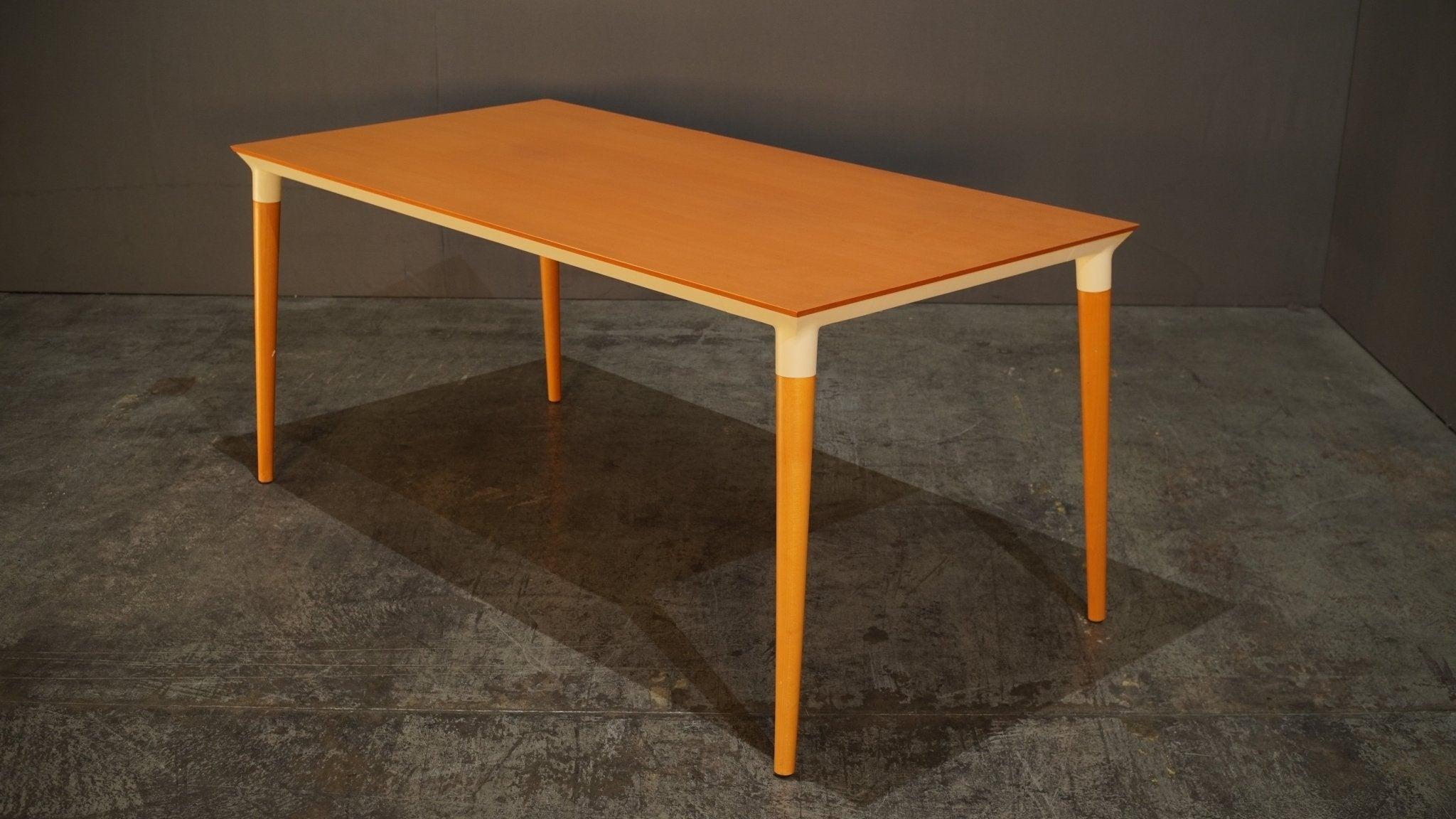 20ième siècle Table de salle à manger Kartell Miss Trip de Philippe Starck