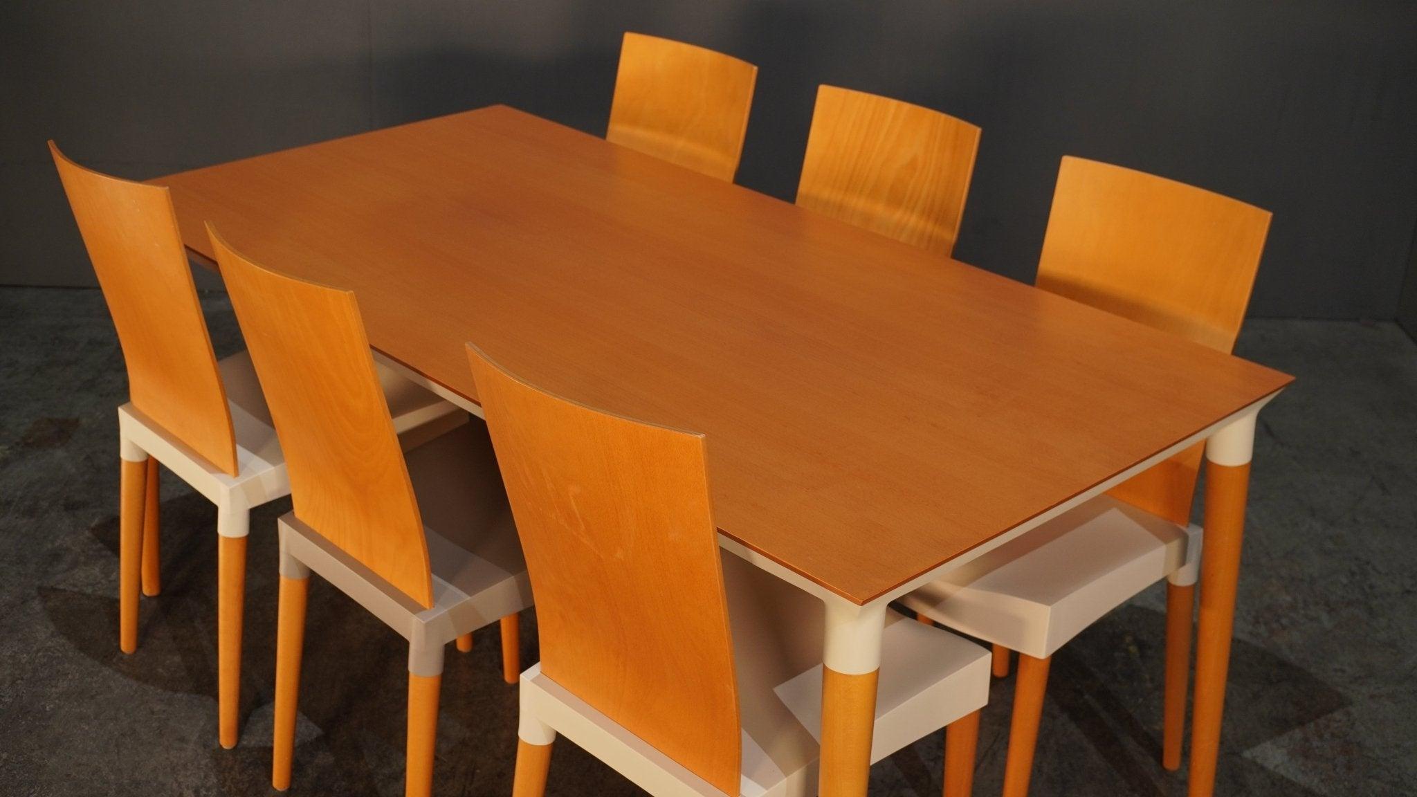 Table de salle à manger Kartell Miss Trip de Philippe Starck 2