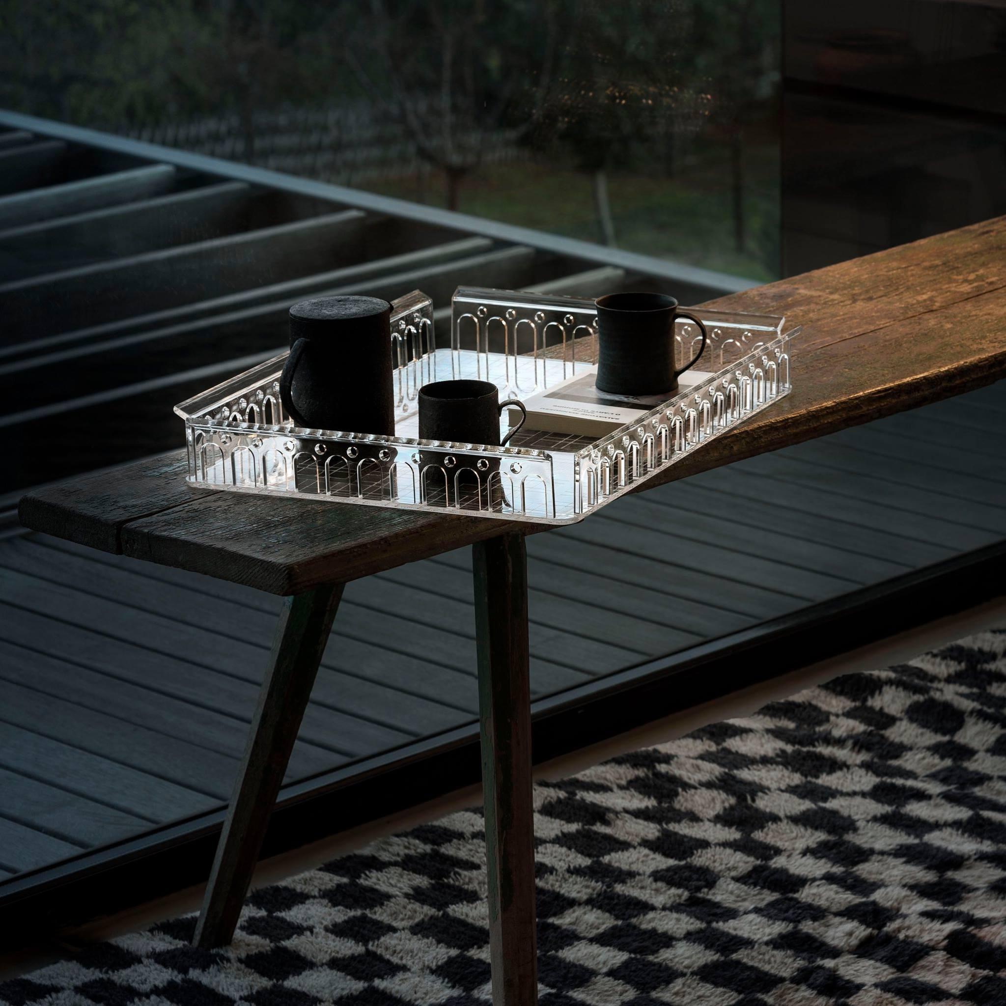 italien Plateau Kartell Piazza noir par Fabio Novembre