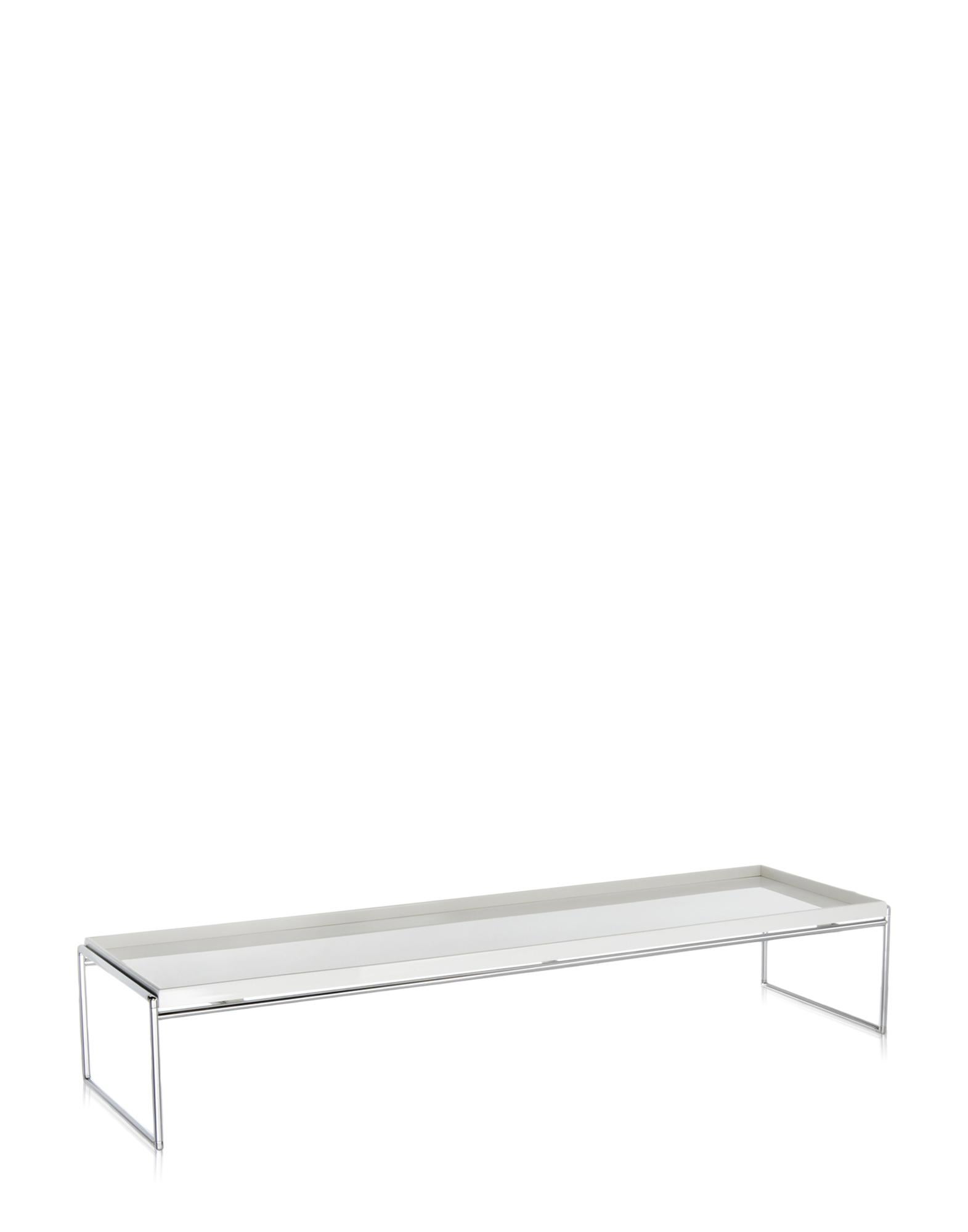 This is an articulated system of table surfaces for the home or office. The construction concept of the design is based on small tables and shelf systems, with patterns and finishes which resemble lacquered Japanese trays.

Available in white and