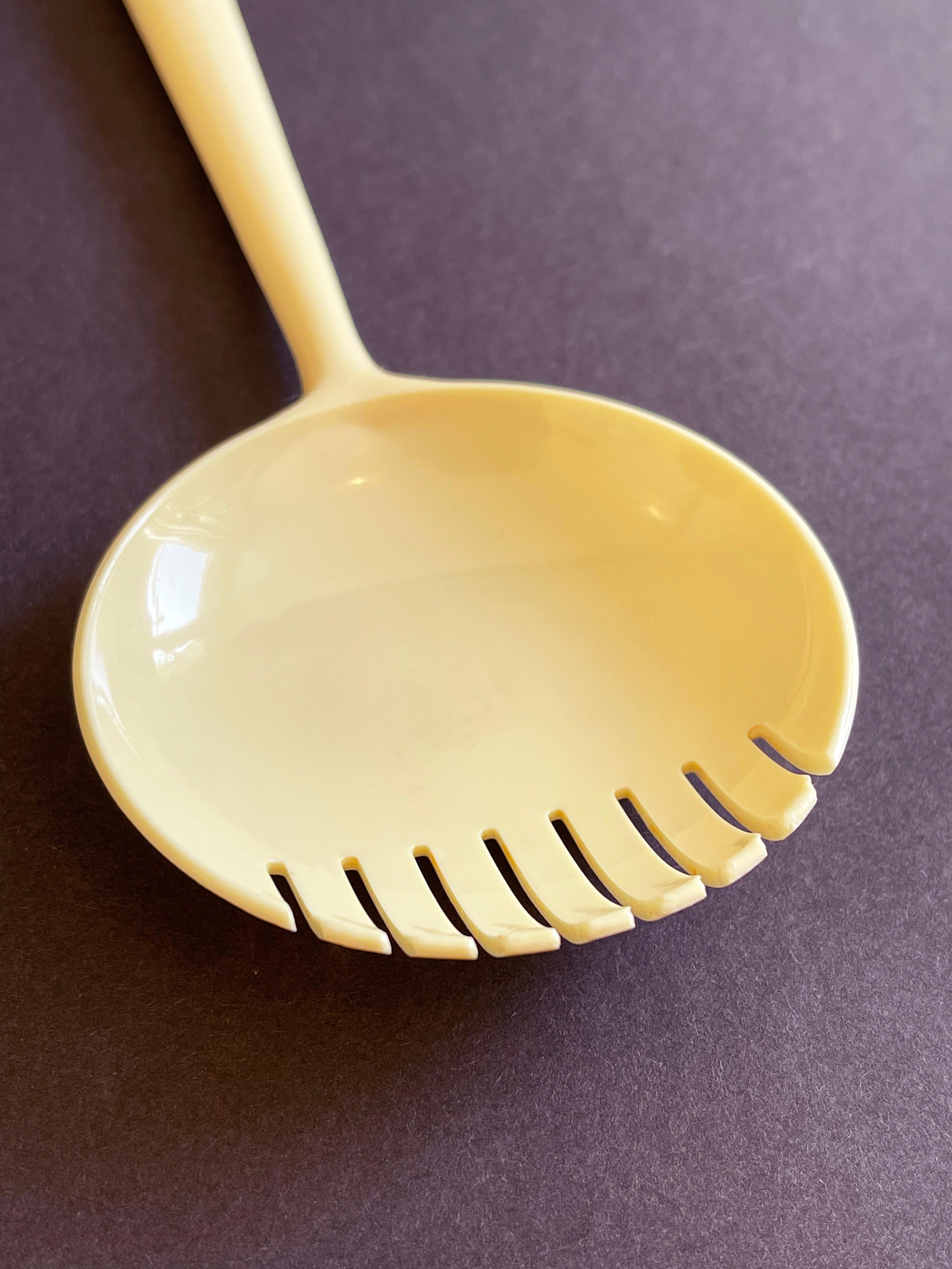 Italian Kartell Salad Spoon & Fork Casalinghi, 1958 Design, Gino Colombini, Milan, Italy For Sale