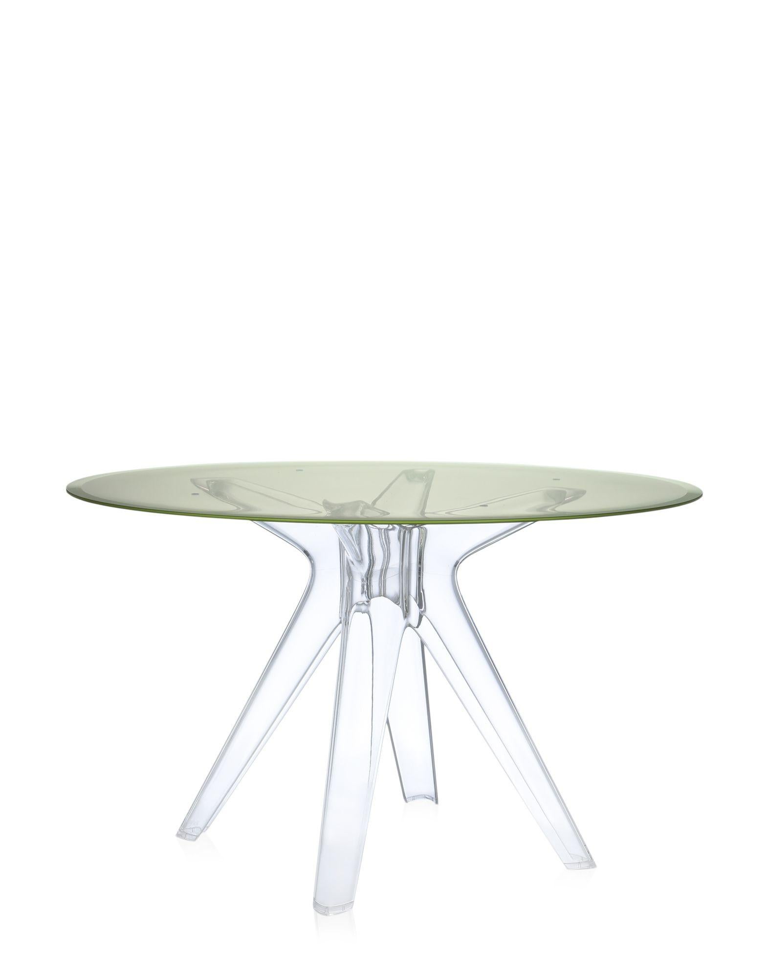 Kartell lifestyle enhances the living room with Philippe Starck’s Blast, a coffee table square with rounded corners and clear bases and tops. The design is a development of the Sir Gio table. The central core of the base is