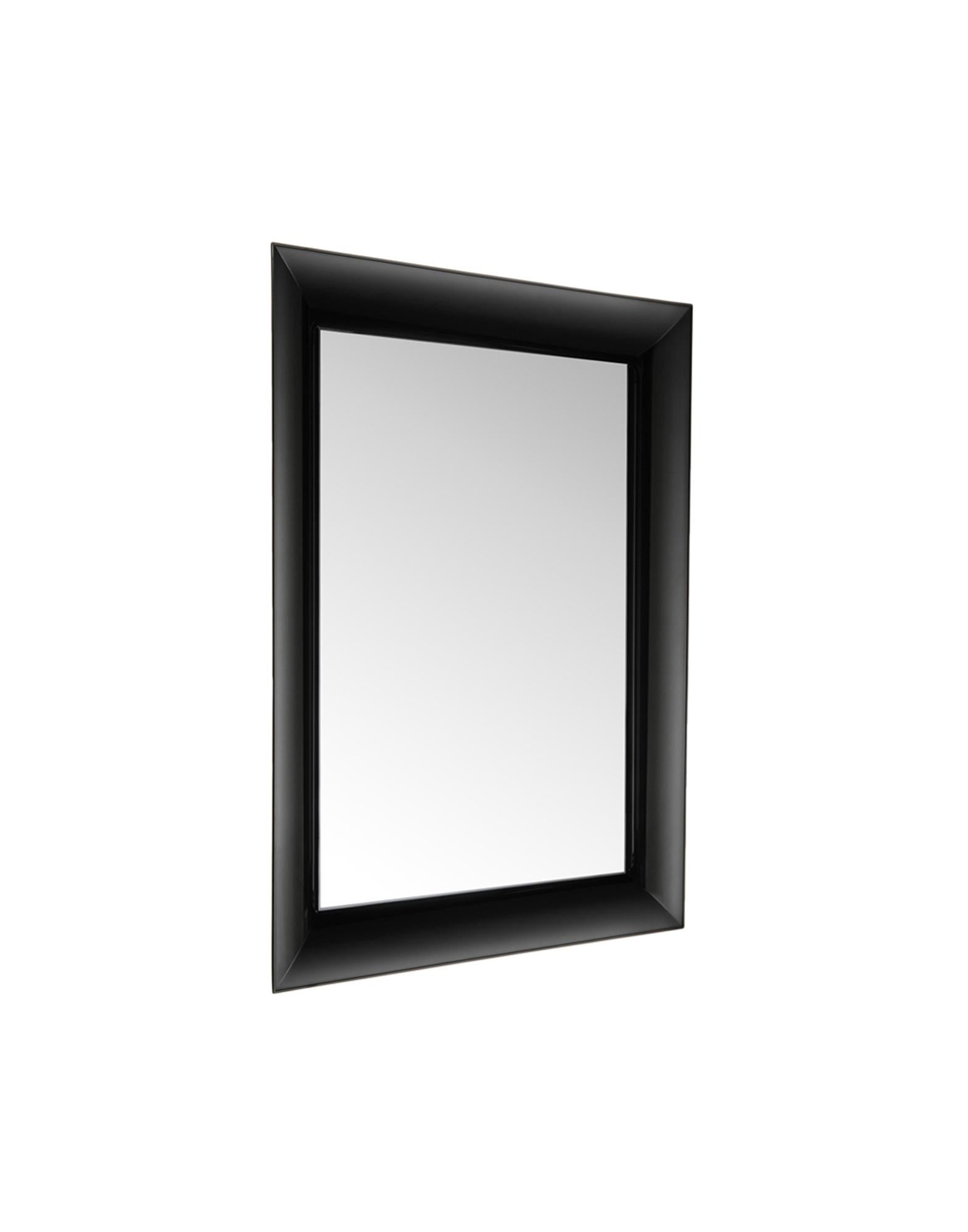 A series of rectangular two-dimensional wall mirrors which bring to mind milled crystal frames. The frames are made of transparent or colored polycarbonate with seagull wing sections and can be hung horizontally or vertically. Designed for