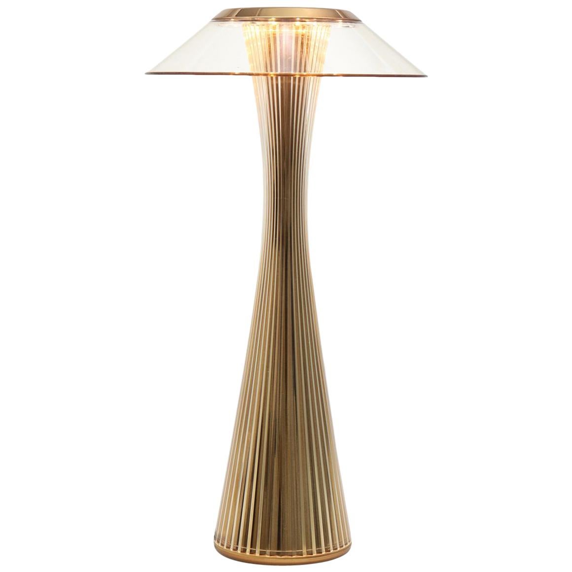 Kartell Space Lampe in Gold mit klarem Schirm von Adam Tihany im Angebot