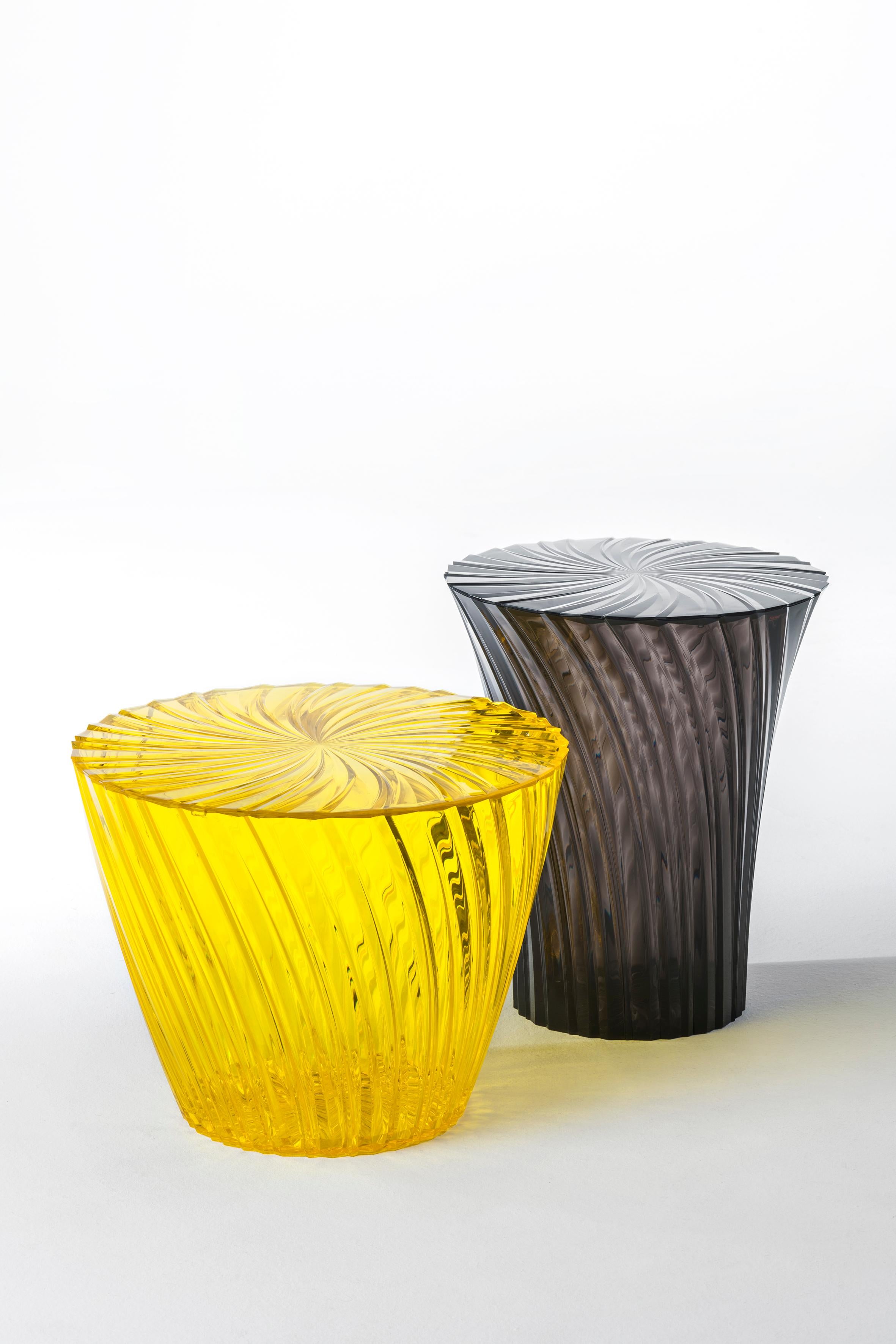 Kartell Sparkle, runder Tischhocker in Bernstein von Tokujin Yoshioka (21. Jahrhundert und zeitgenössisch) im Angebot