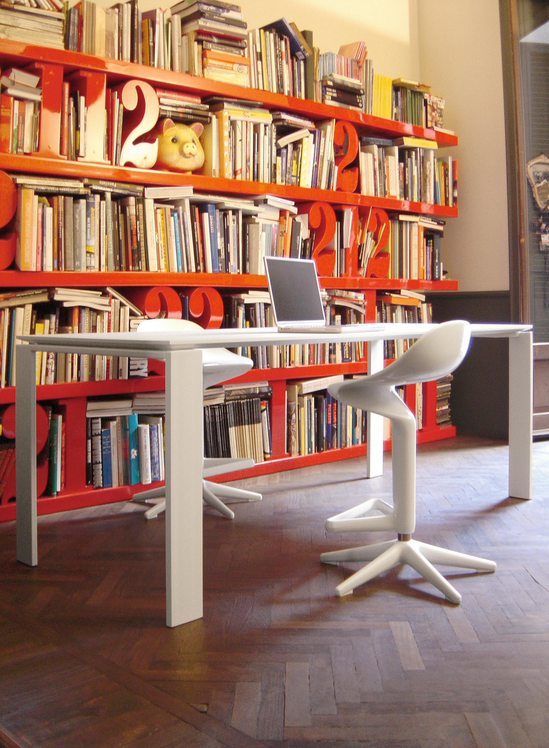 Kartell Spoon Adjustable Stool in White by Antonio Citterio & Toan Nguyen In New Condition For Sale In Brooklyn, NY