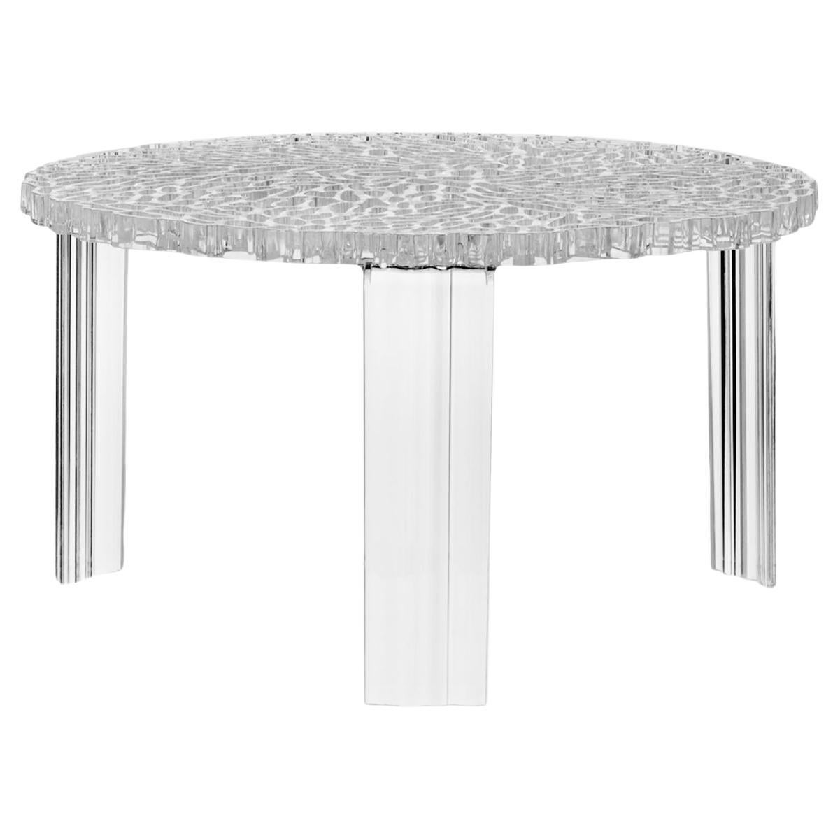 Une gamme de tables en trois hauteurs. La surface du plateau de la table T alterne le plein et l'espace pour créer un effet élégant et précieux qui rappelle la broderie.

Il existe en 3 hauteurs différentes.