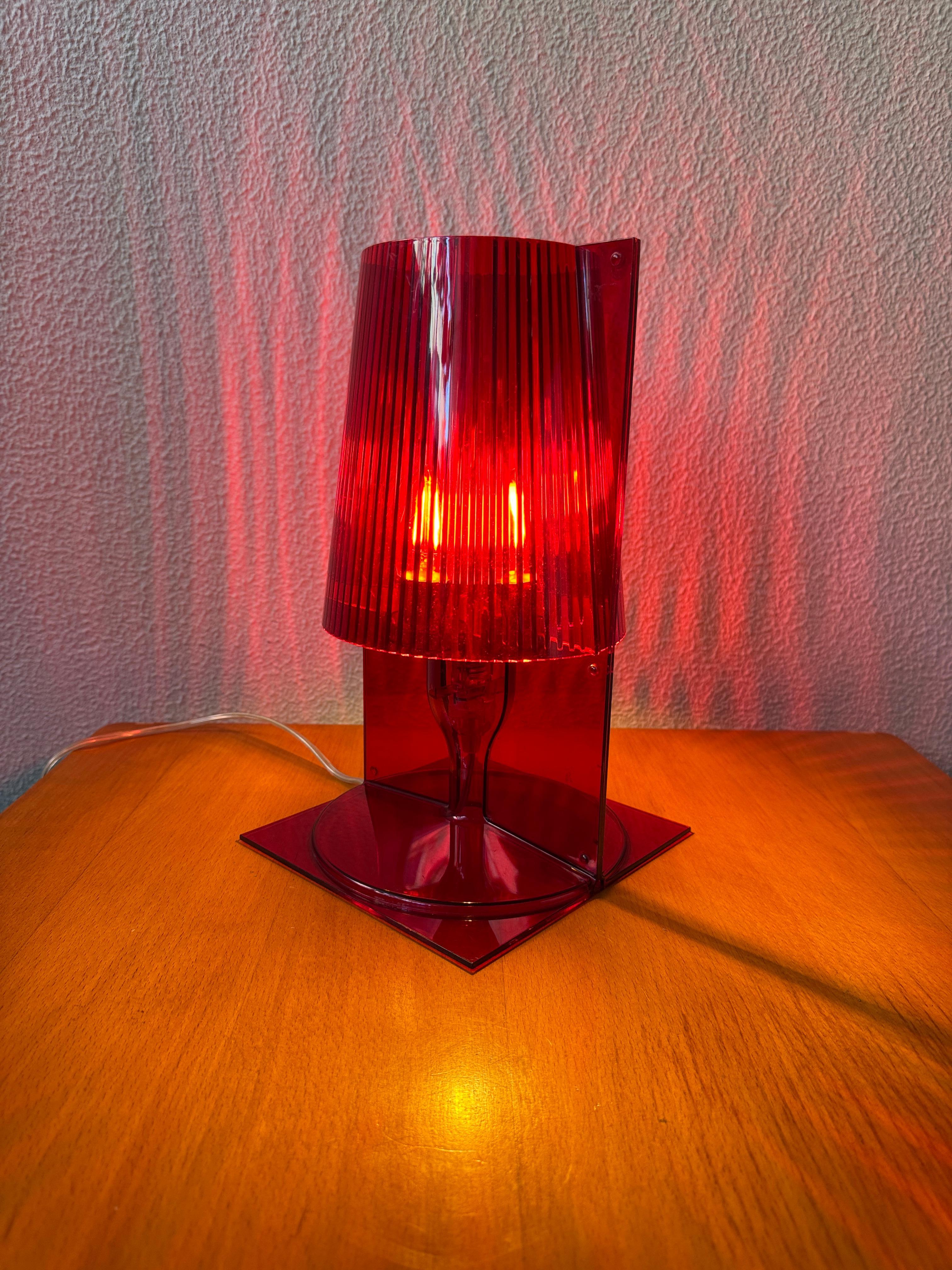 Italiano Kartell Lampada da tavolo Ferruccio Laviani Rosso Policarbonato Trasparente 2003 in vendita