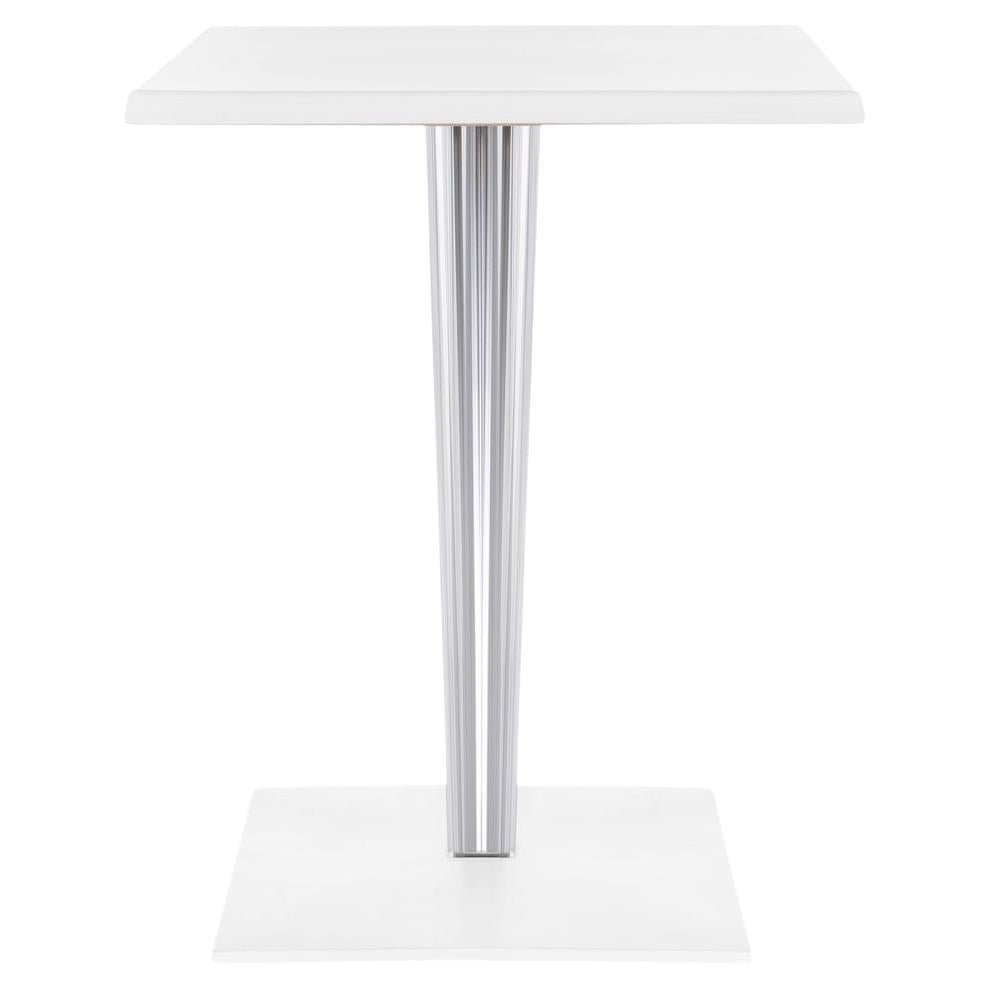 Table à plateau Kartell blanc par Philippe Starck avec quitllet Eugeni en vente