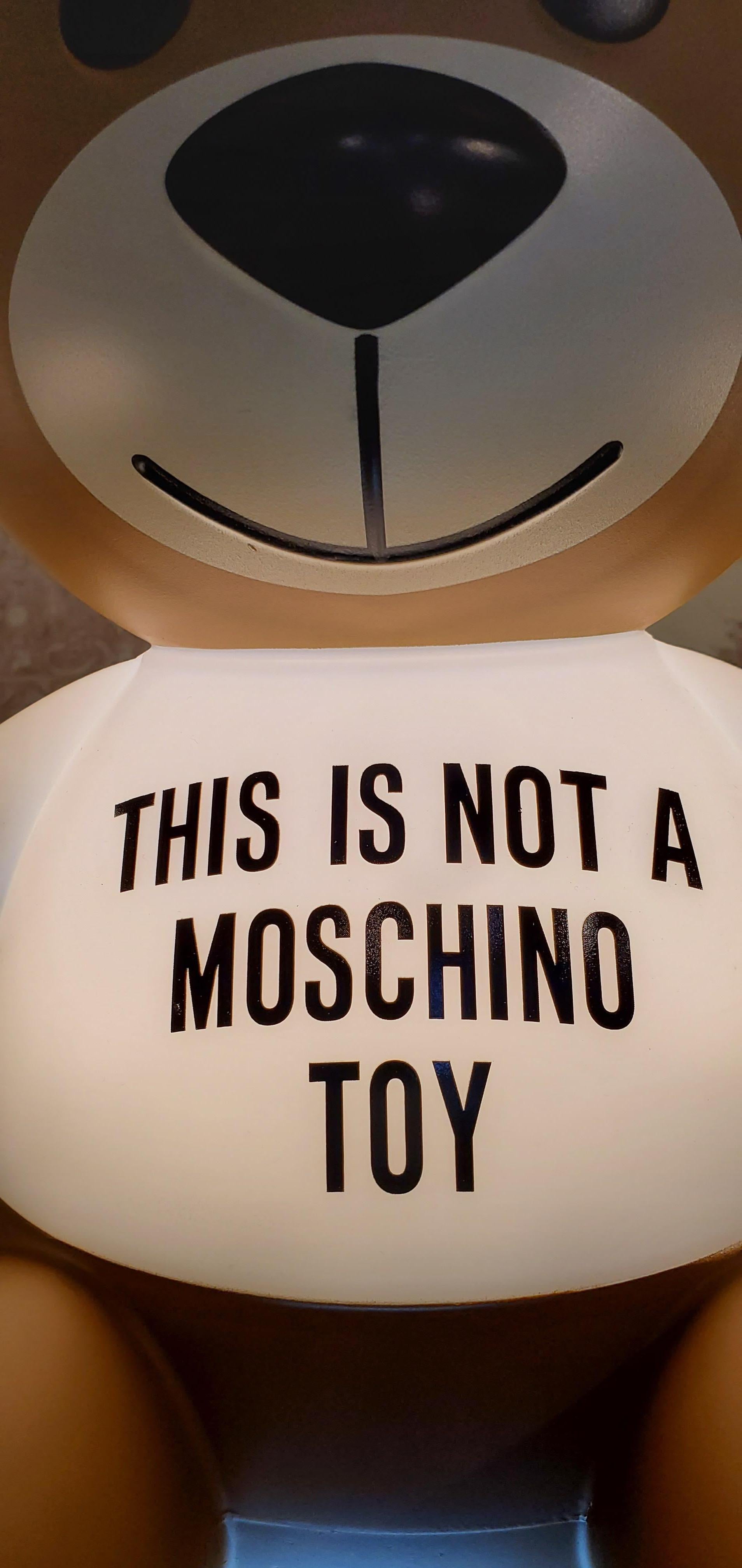 Kartell Spielzeuglampe Moschino Design von Jeremy Scott in Gold im Zustand „Neu“ im Angebot in Brooklyn, NY