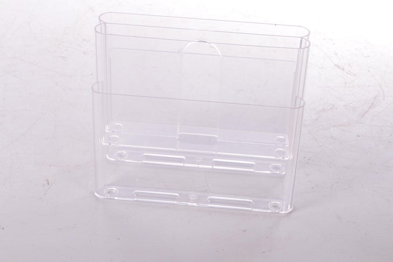 Kartell Transparent Magazine Rack by Giotto Stoppino, 1970s In Good Condition For Sale In Oostrum-Venray, NL