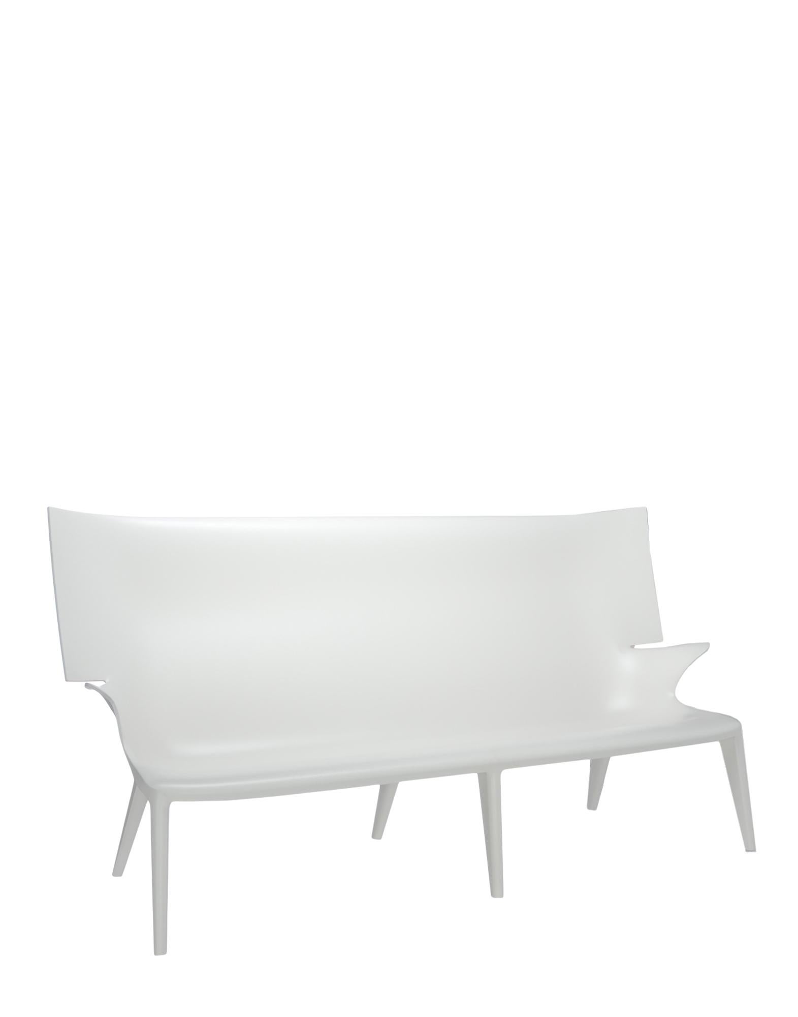 Kartell presents Uncle Jack, the revolutionary single mould transparent polycarbonate sofa signed by Philippe Starck. It is 190 cm long in a single block weighing 30 kg. Uncle Jack is the most daring example in the world of injection moulding