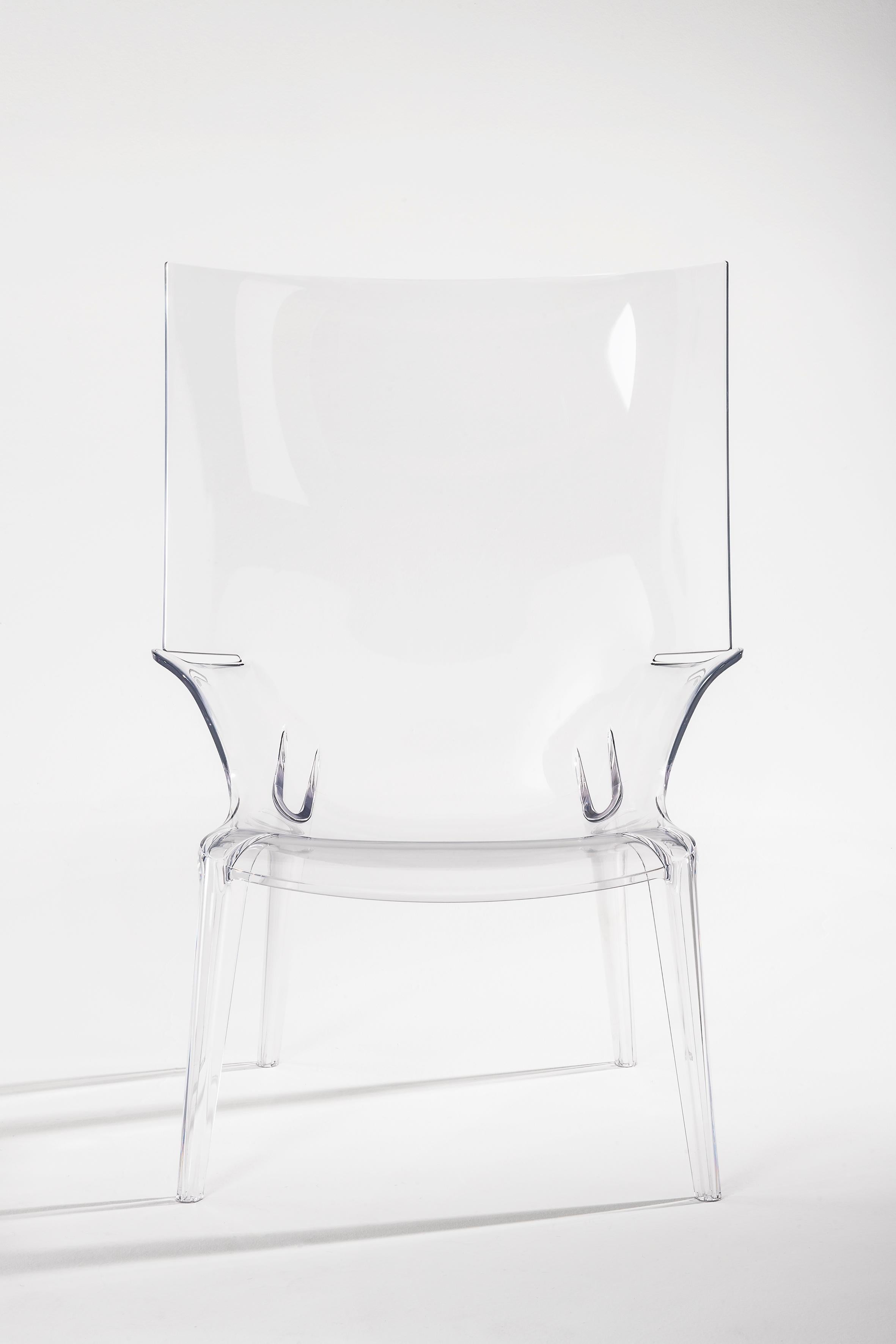 La colección Uncle, diseñada por Philippe Starck, añade el sillón Uncle Jim. El sillón se hace eco de las líneas y la sinuosidad del Tío Jack y se presta a una amplia gama de necesidades de mobiliario.

Fabricado en: Policarbonato. Uso en