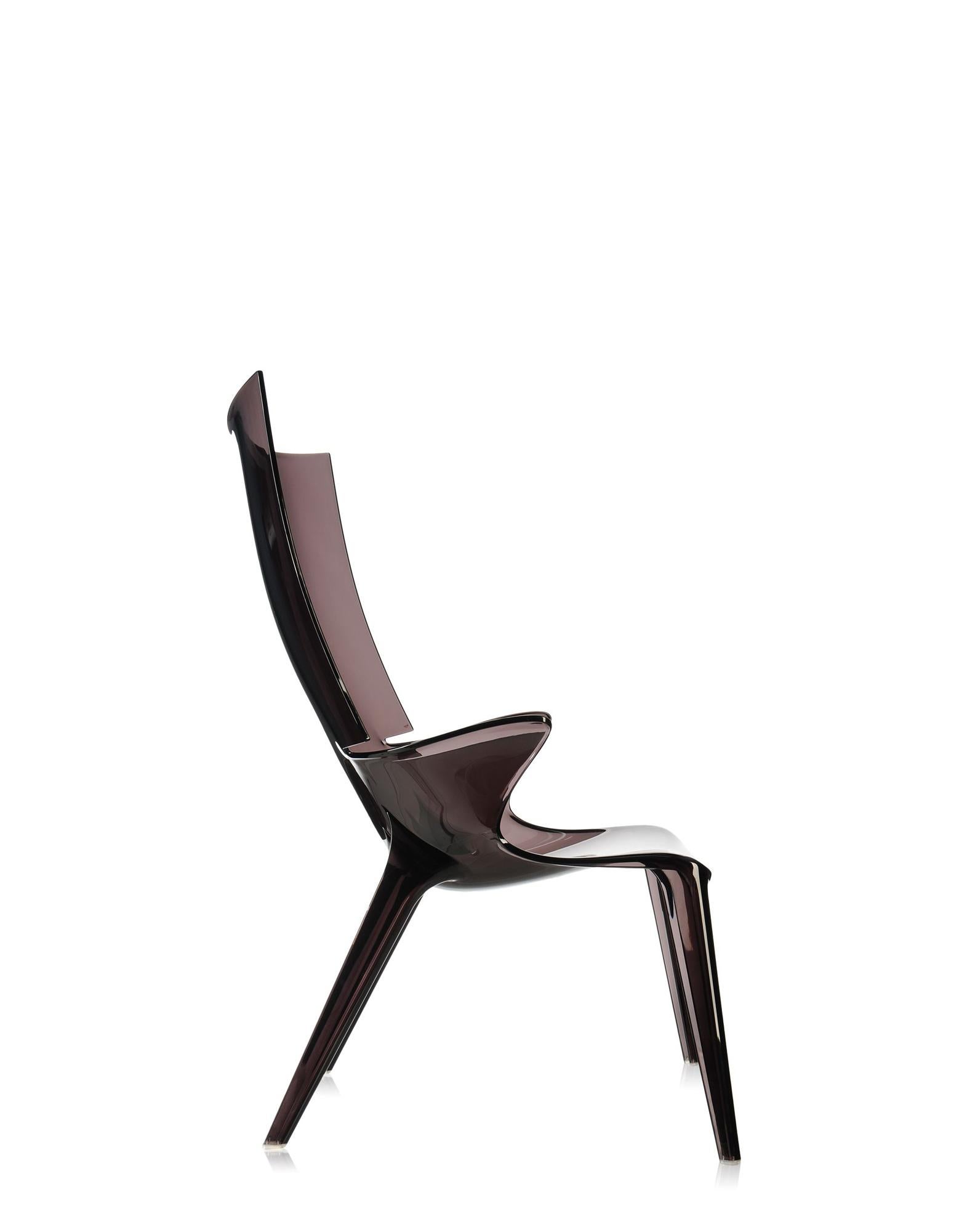 La collection Uncle conçue par Philippe Starck s'enrichit du fauteuil Uncle Jim. Le fauteuil reprend les lignes et la sinuosité de l'Oncle Jack et se prête à un large éventail de besoins en matière d'ameublement.

Fabriqué en : Polycarbonate.