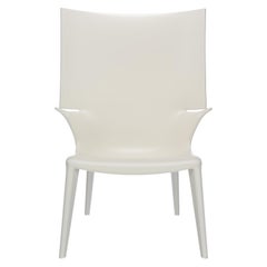 Fauteuil Kartell Uncle Jim blanc en blanc par Philippe Starck