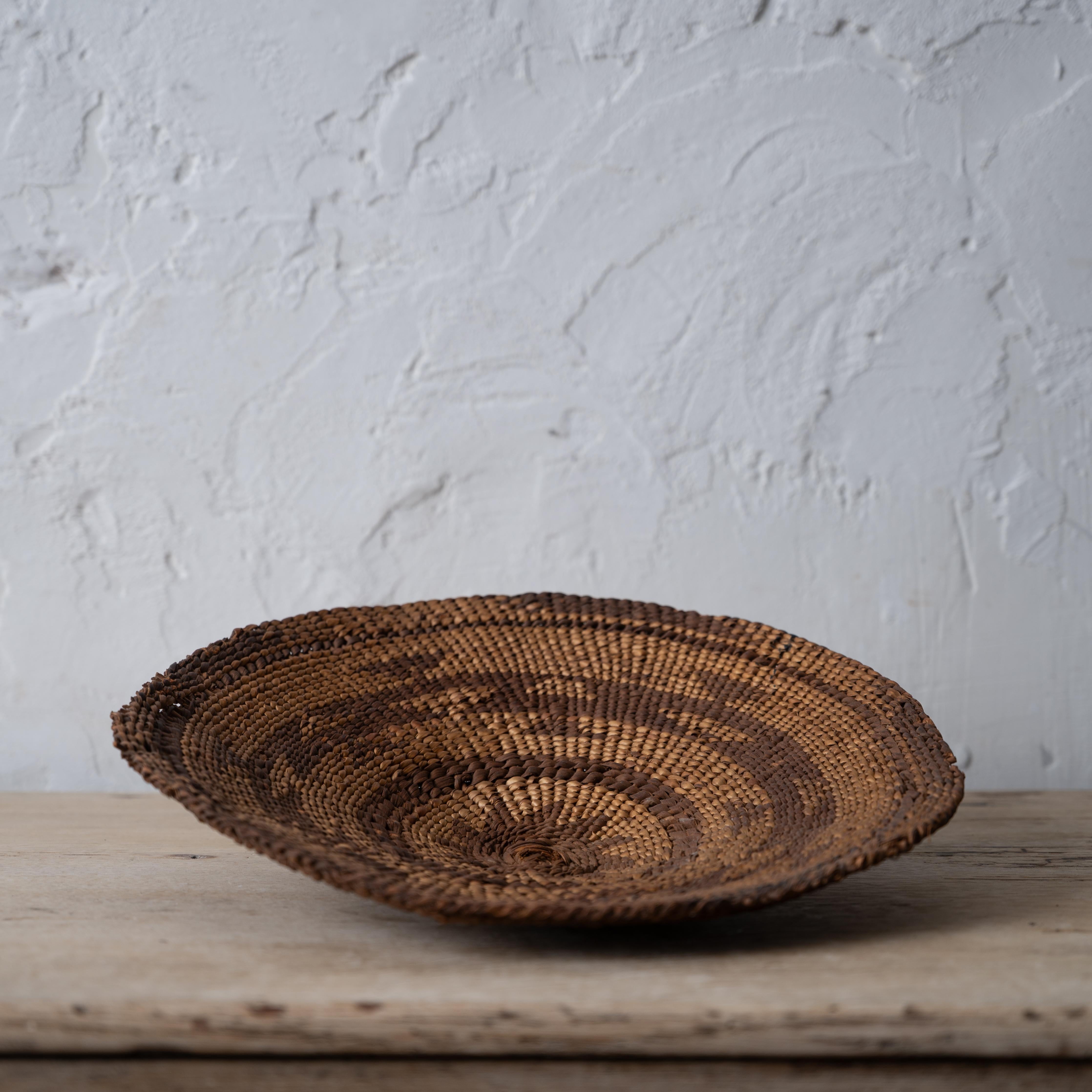20th Century Karuk Winnowing Tray Basket, c.1900 For Sale