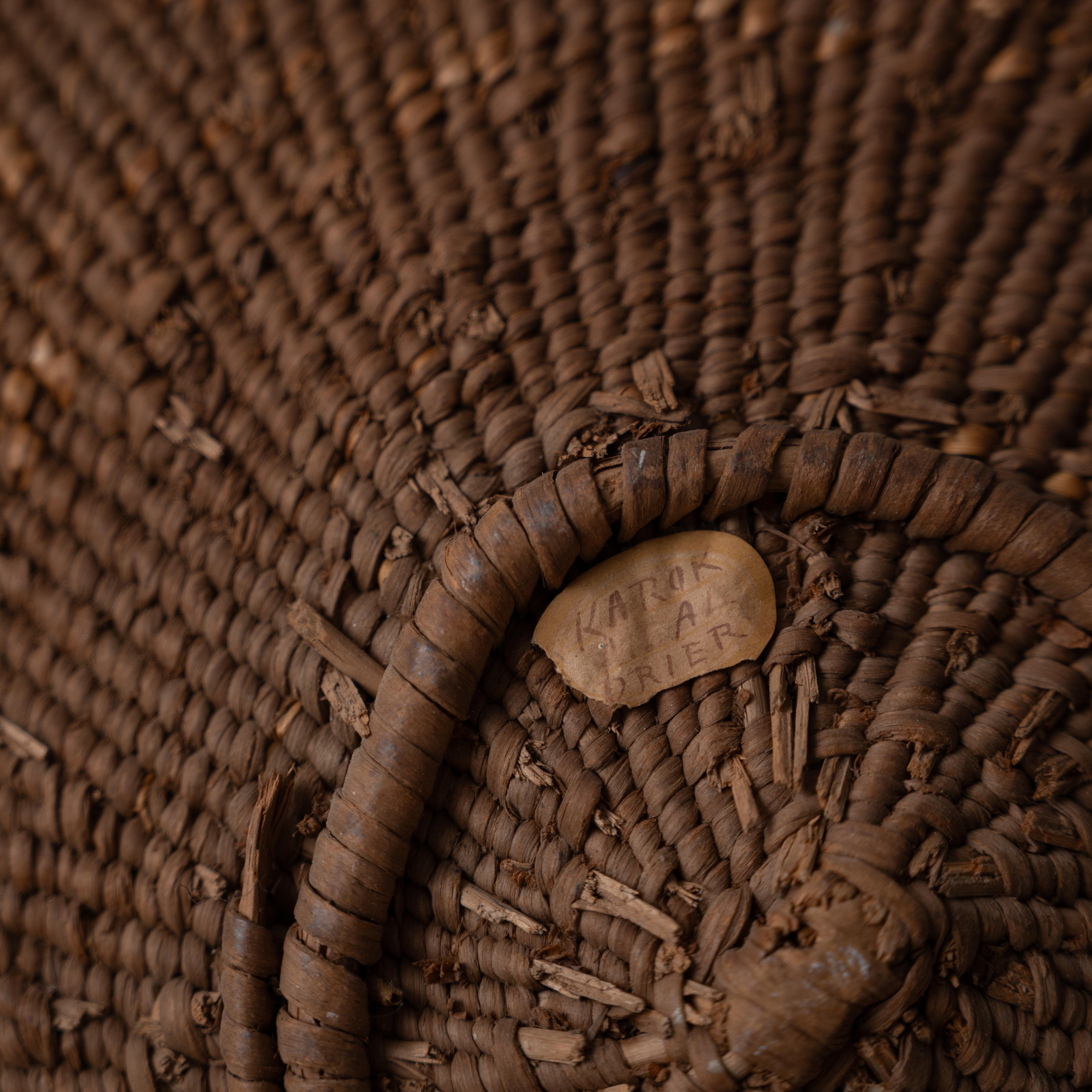 Natural Fiber Karuk Winnowing Tray Basket, c.1900 For Sale