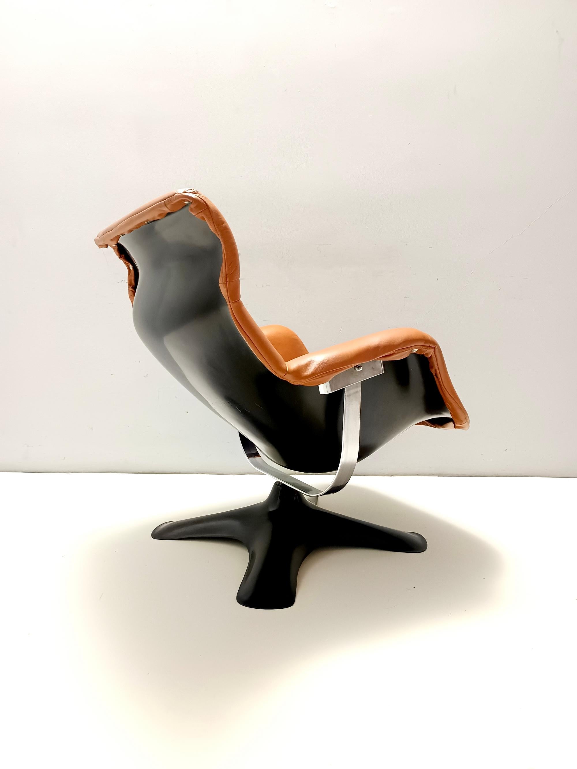 Karuselli Lounge Chair by Yrjö Kukkapuro for Haimi in Orange Leather, 1970s In Good Condition For Sale In Bresso, Lombardy