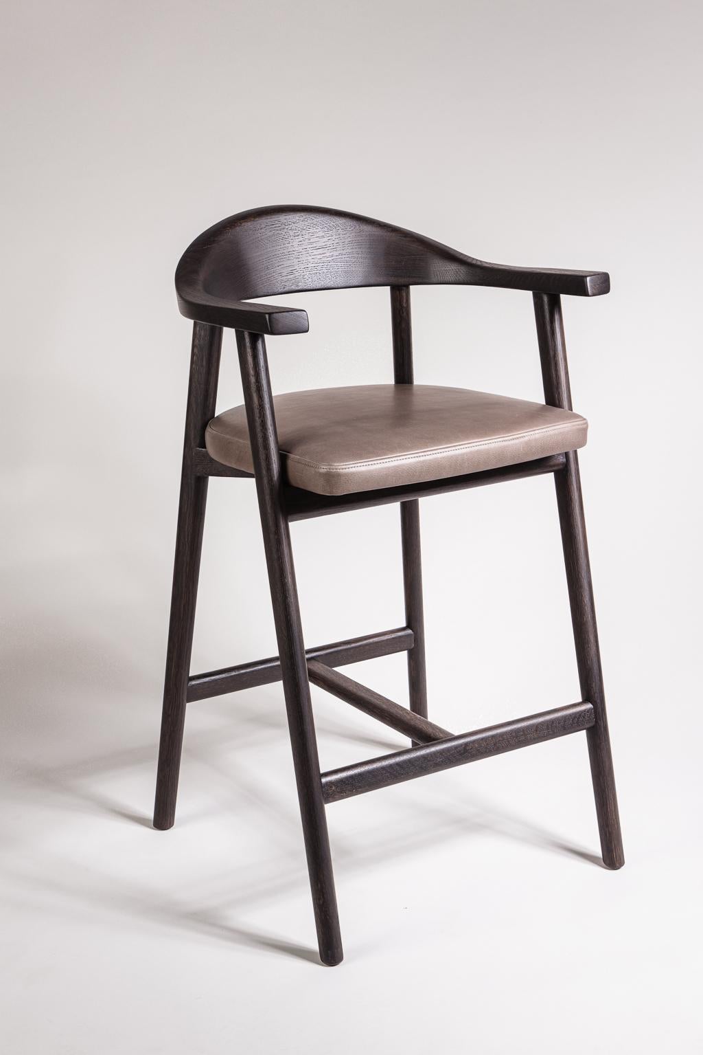 Karve Counter Stool, Bespoke Counter Stool in Solid Oak & Leather In New Condition For Sale In Calgary, CA