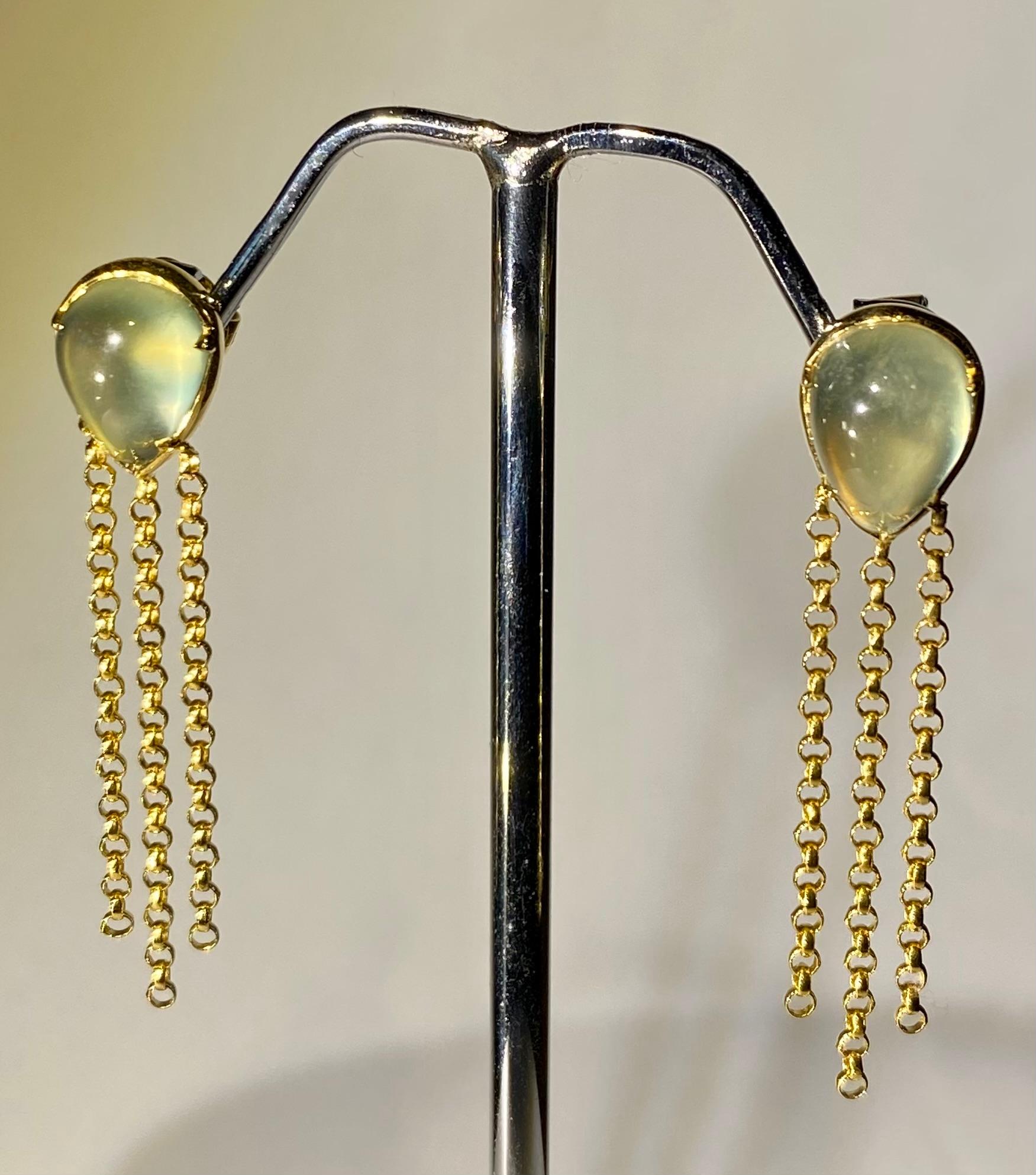 Classical Roman 18kt Gold Dangle Earrings set with Prehnite Cabochons 6