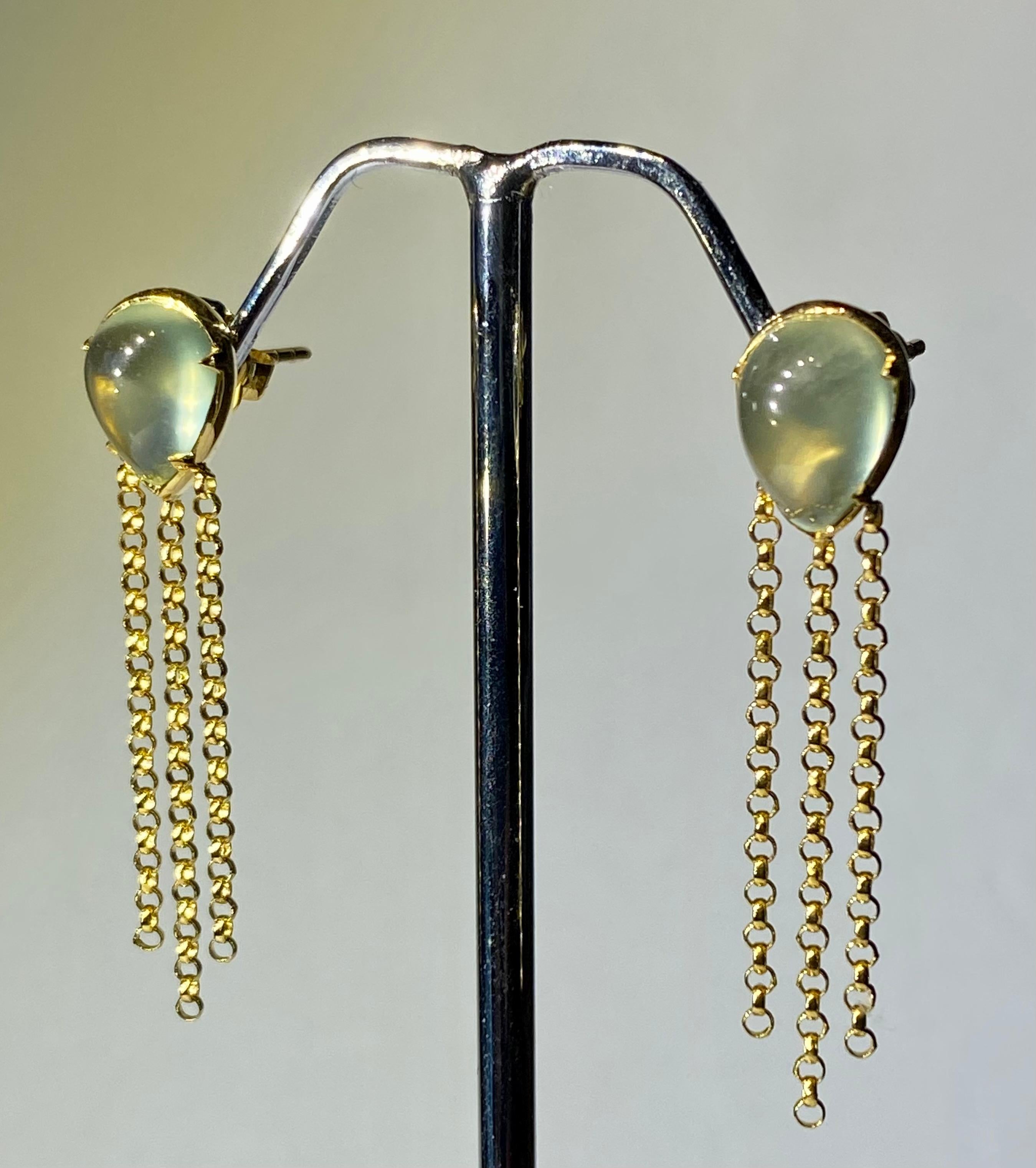 Classical Roman 18kt Gold Dangle Earrings set with Prehnite Cabochons 4