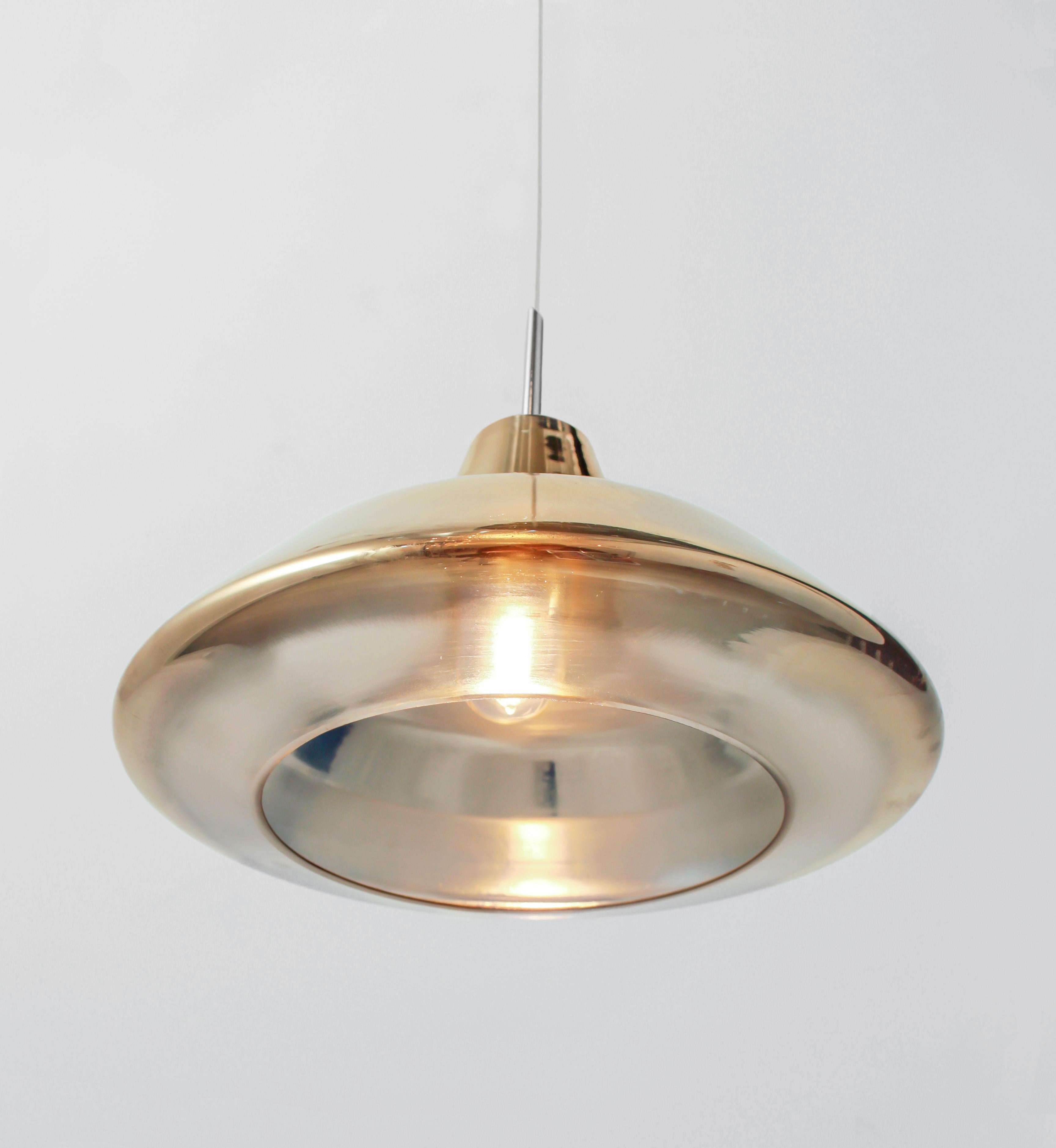 Français Kasar Stacked Pendant Light in Gold and Silver Glass by Concept Verre en vente