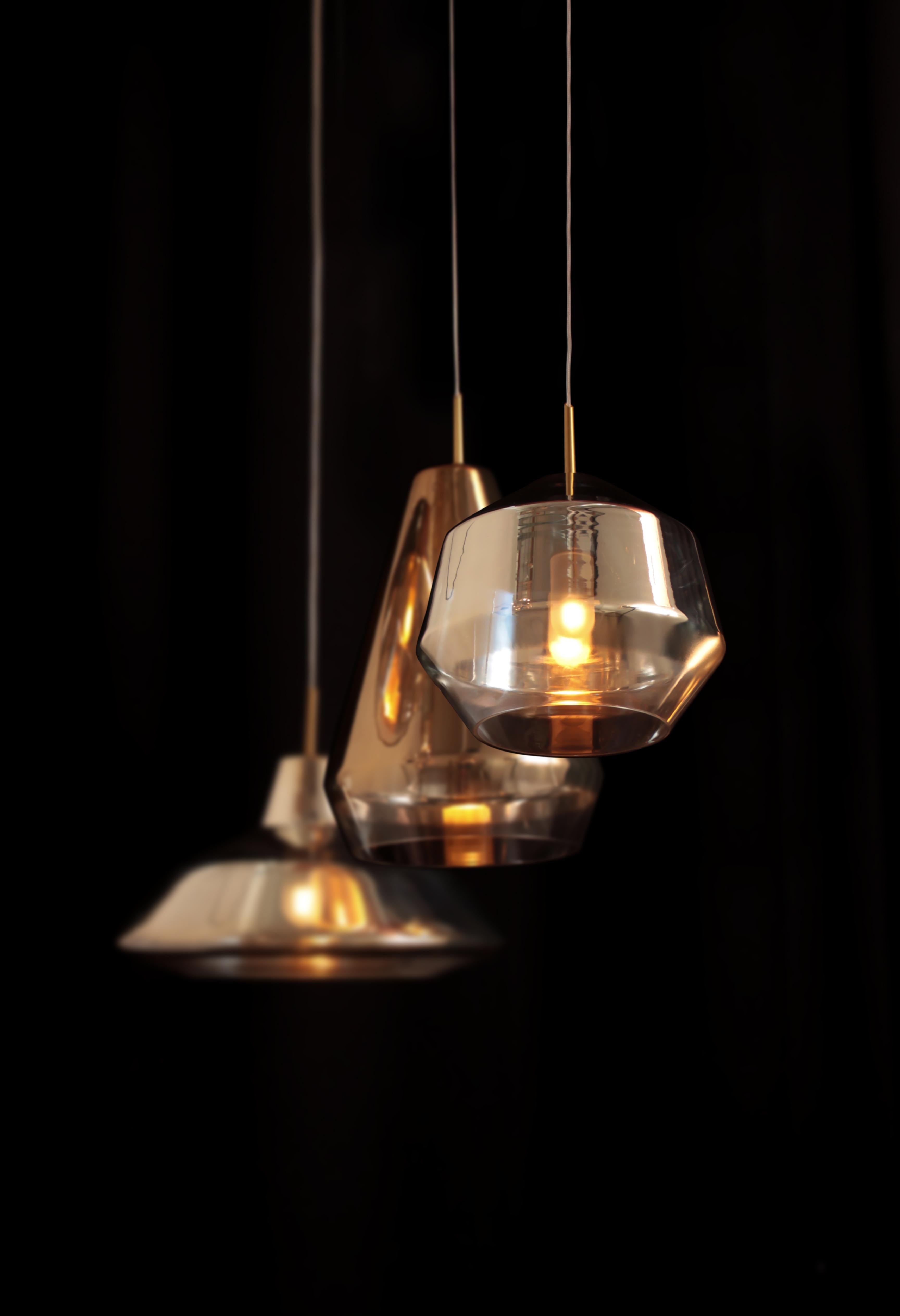 XXIe siècle et contemporain Kasar Stacked Pendant Light in Gold and Silver Glass by Concept Verre en vente