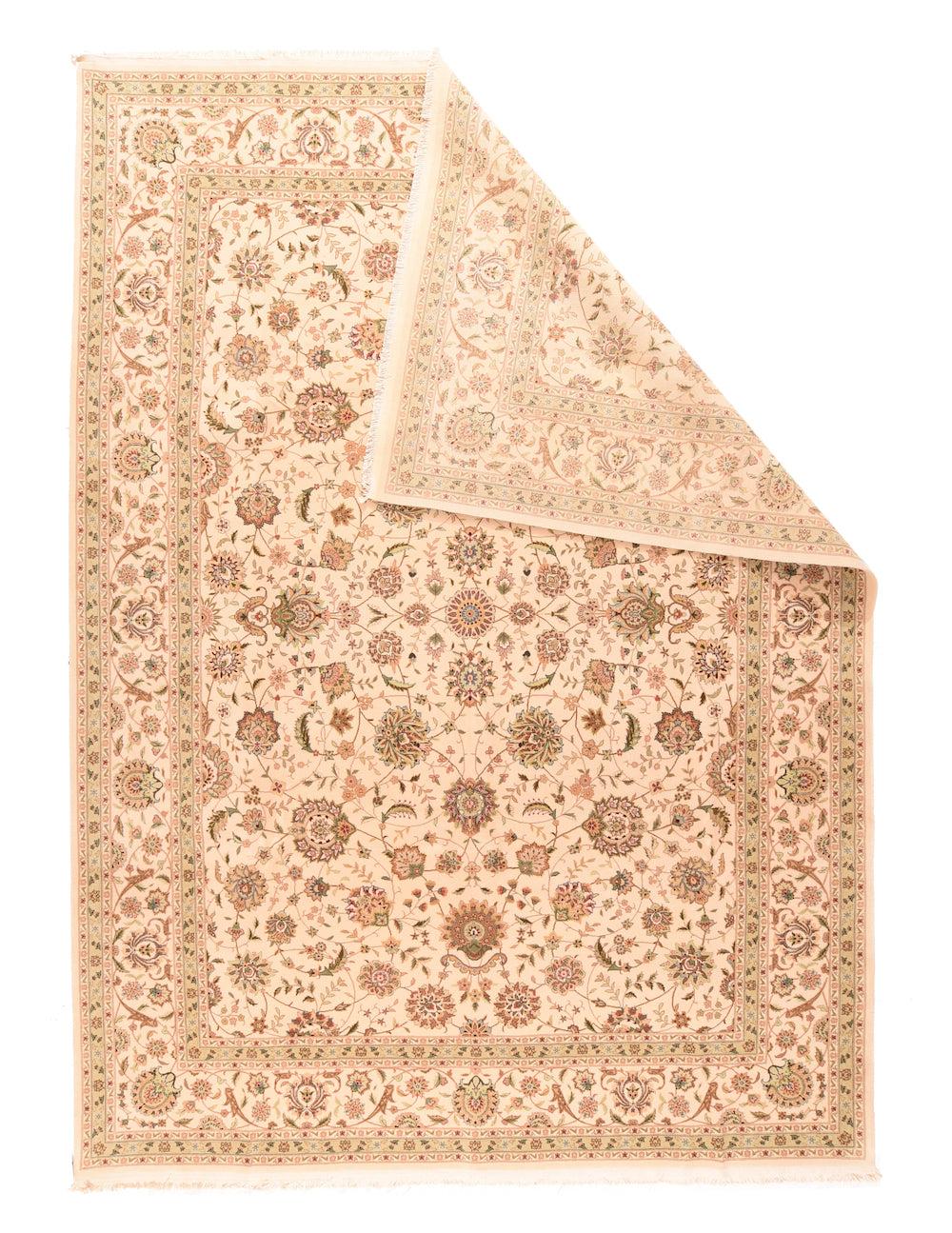 Tappeto Kashan 8'6'' x 11'6''. Una rosetta a petali stretti è al centro del disegno allover 