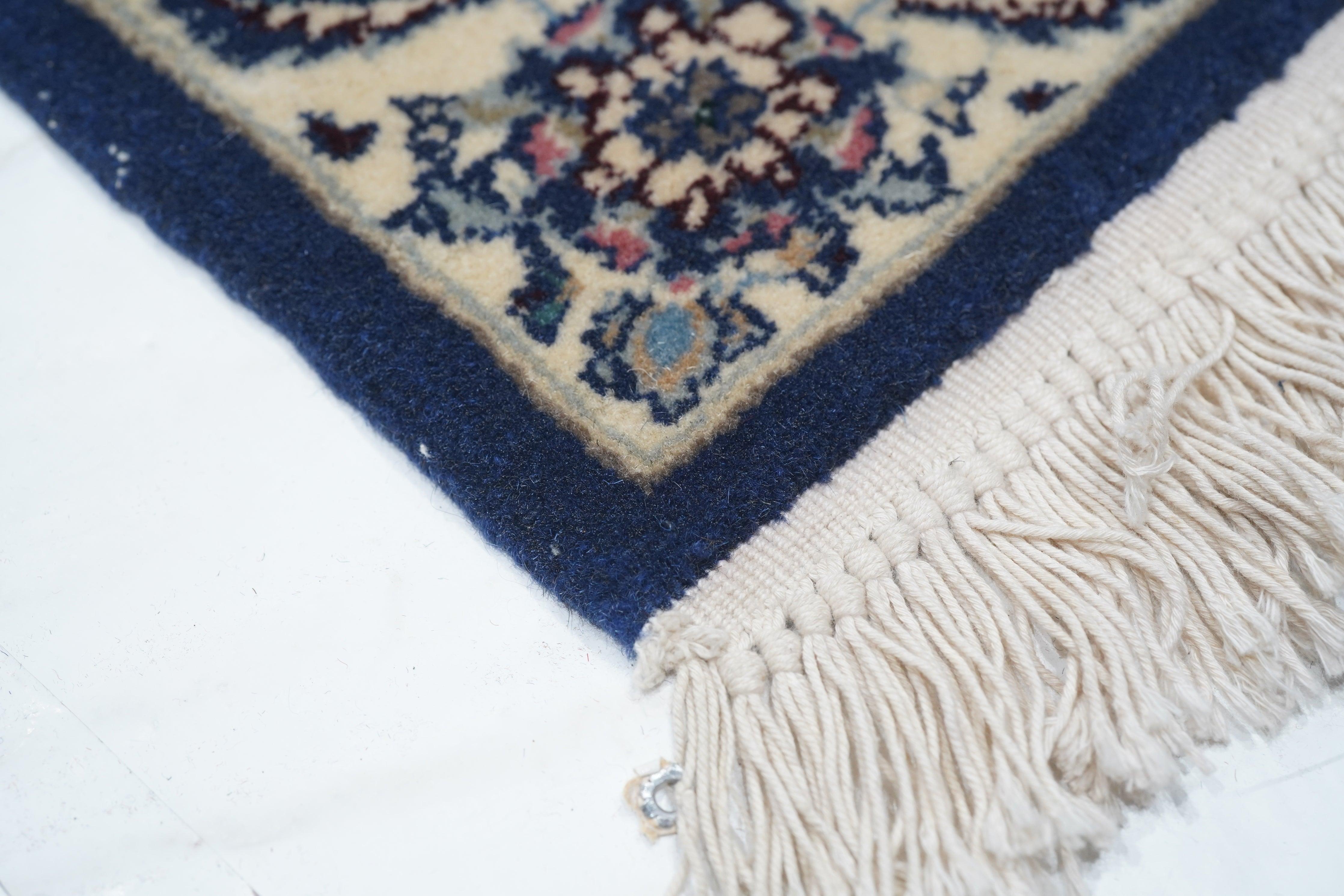 Alfombra Kashan 2'4'' x 6'0'' en Nuevo estado para la venta en New York, NY