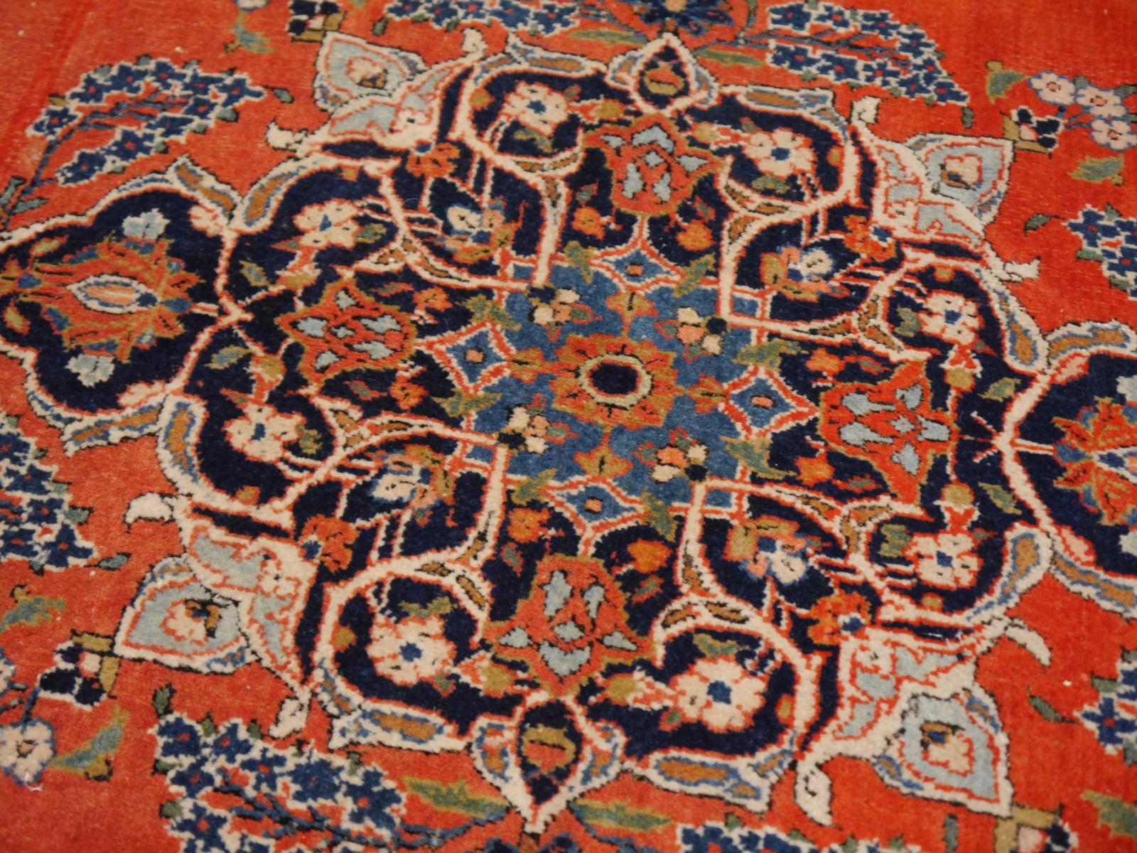 Kashan vintage rug, hand-knotted in salmon and blue - Djoharian Collection For Sale 4