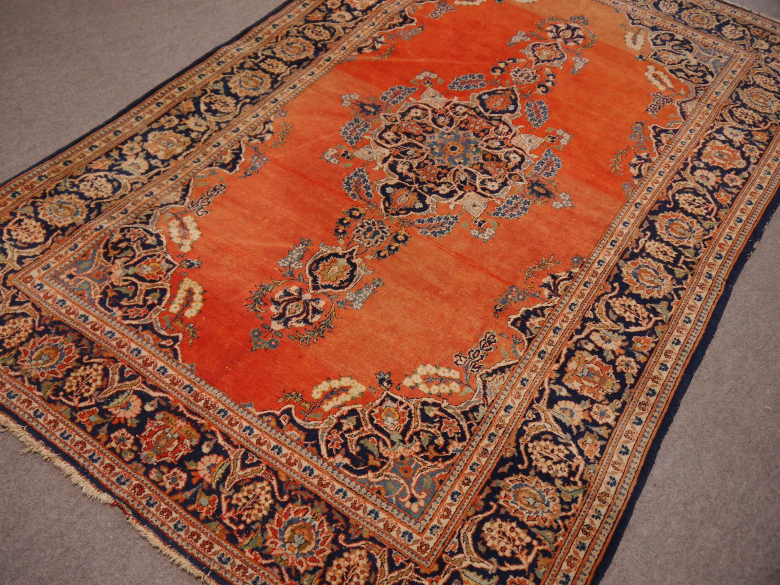 Kashan vintage rug, hand-knotted in salmon and blue - Djoharian Collection For Sale 5