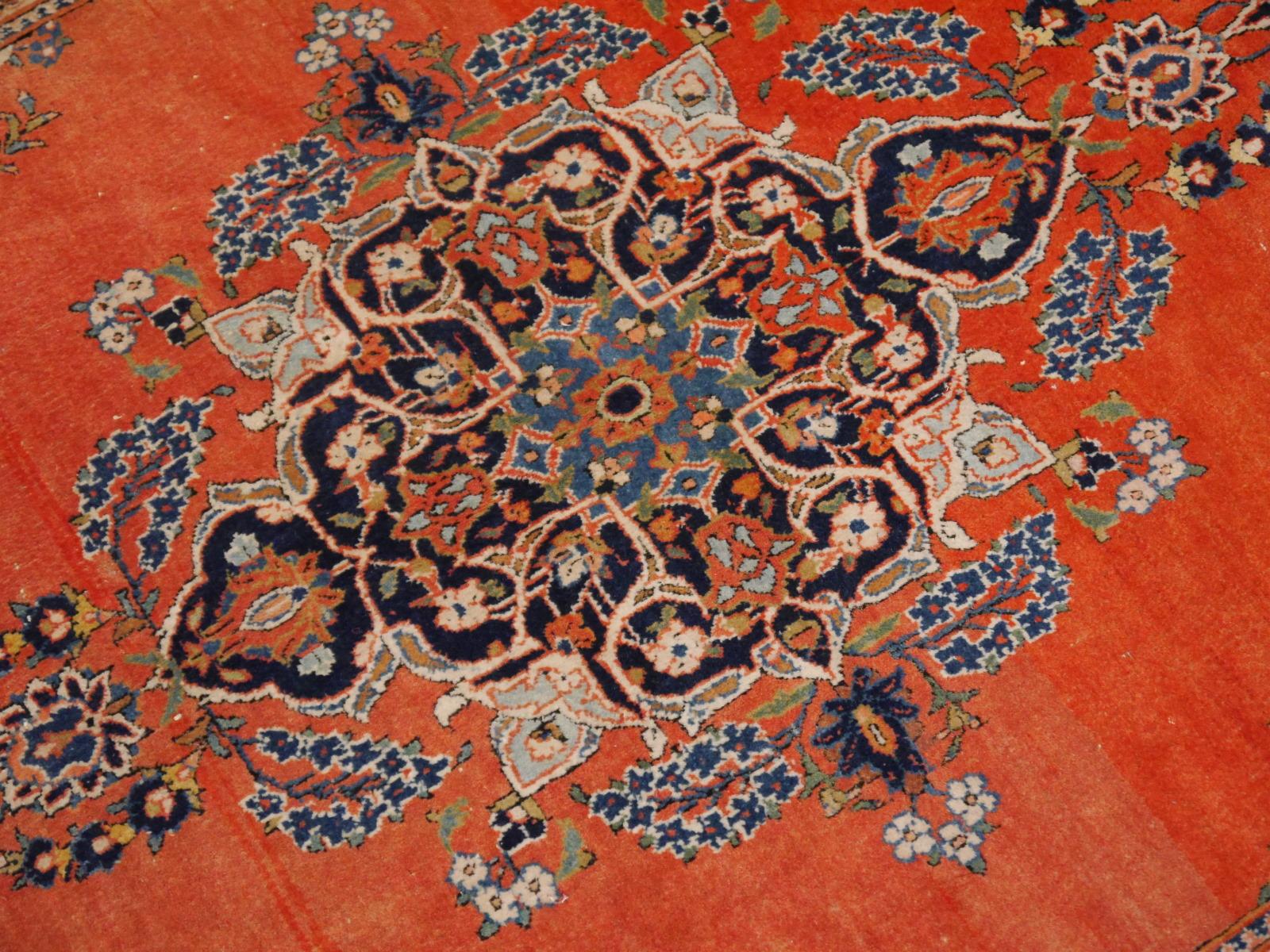 Kashan vintage rug, hand-knotted in salmon and blue - Djoharian Collection For Sale 7