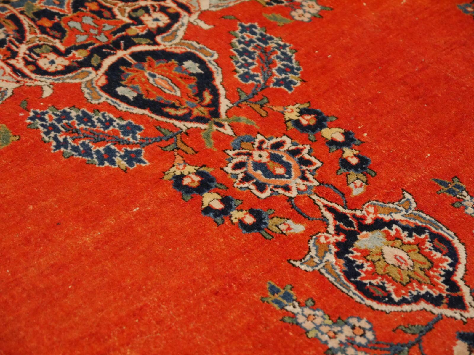 Vintage-Teppich von Kashan, handgeknüpft in Lachs und Blau – Kollektion Djoharian (Wolle) im Angebot