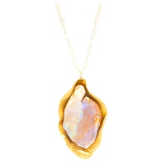 Collier de perles Kashi serti dans un lit d'or 22 carats, par Tagili