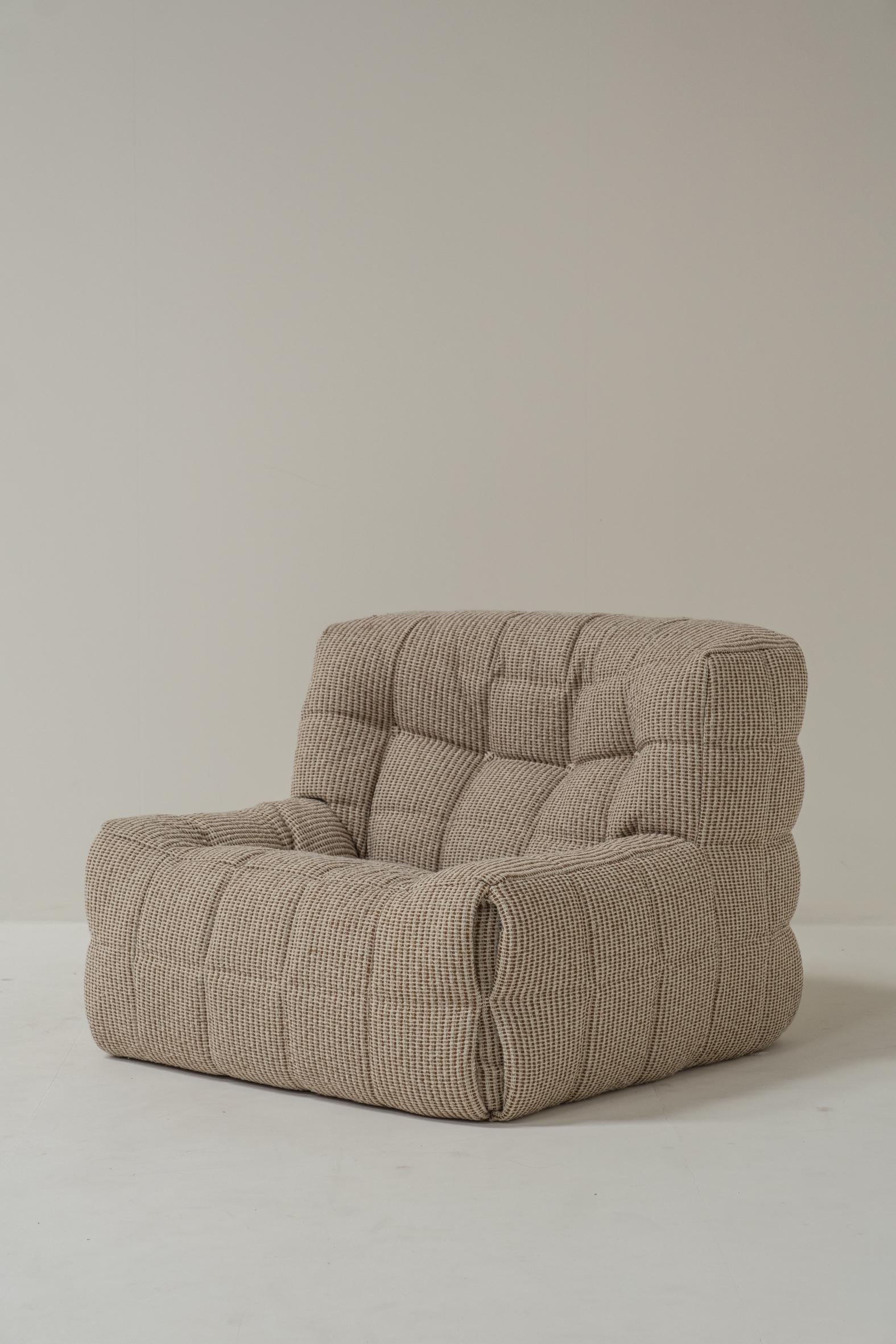 This Kashima one-seater, designed by Michel Ducaroy in the 1970s, has been reupholstered in a vibrant, funky fabric that blends soft, earthy tones with a playful modern twist.

The piece has not been used since its recent upholstery and is in
