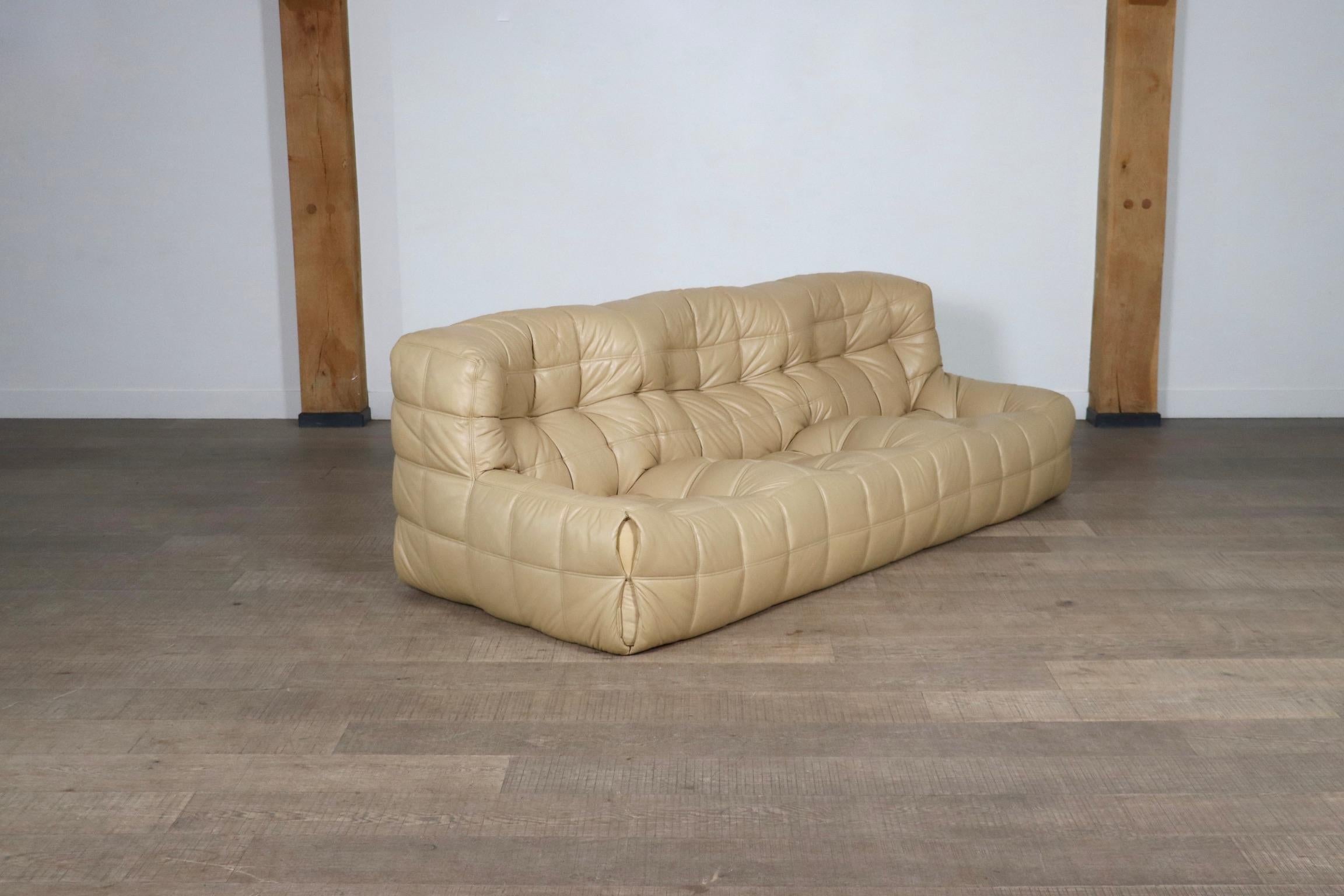 Kashima Dreisitzer-Sofa aus cremefarbenem Leder von Michel Ducaroy für Ligne Roset (Mitte des 20. Jahrhunderts)