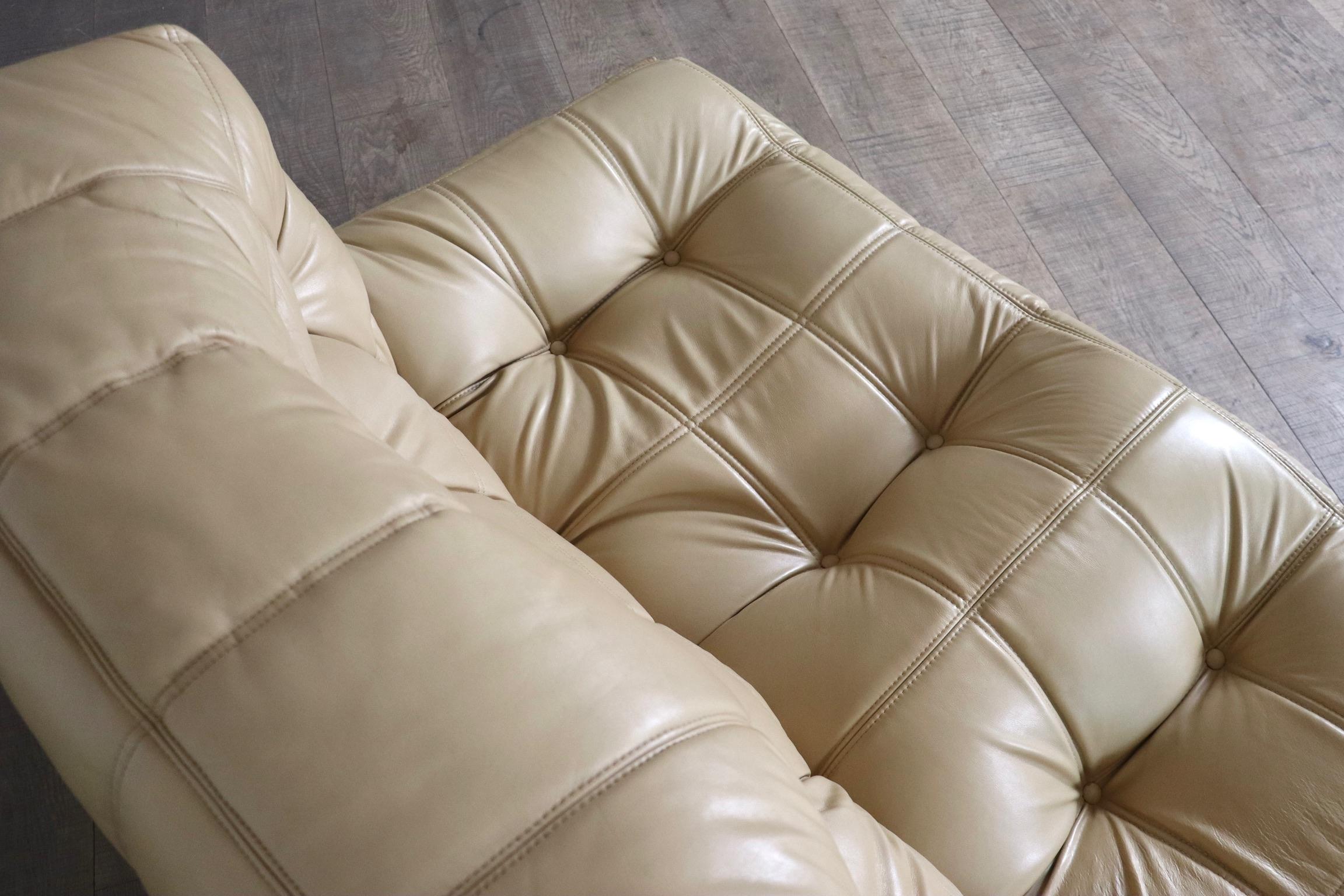 Kashima Dreisitzer-Sofa aus cremefarbenem Leder von Michel Ducaroy für Ligne Roset 4