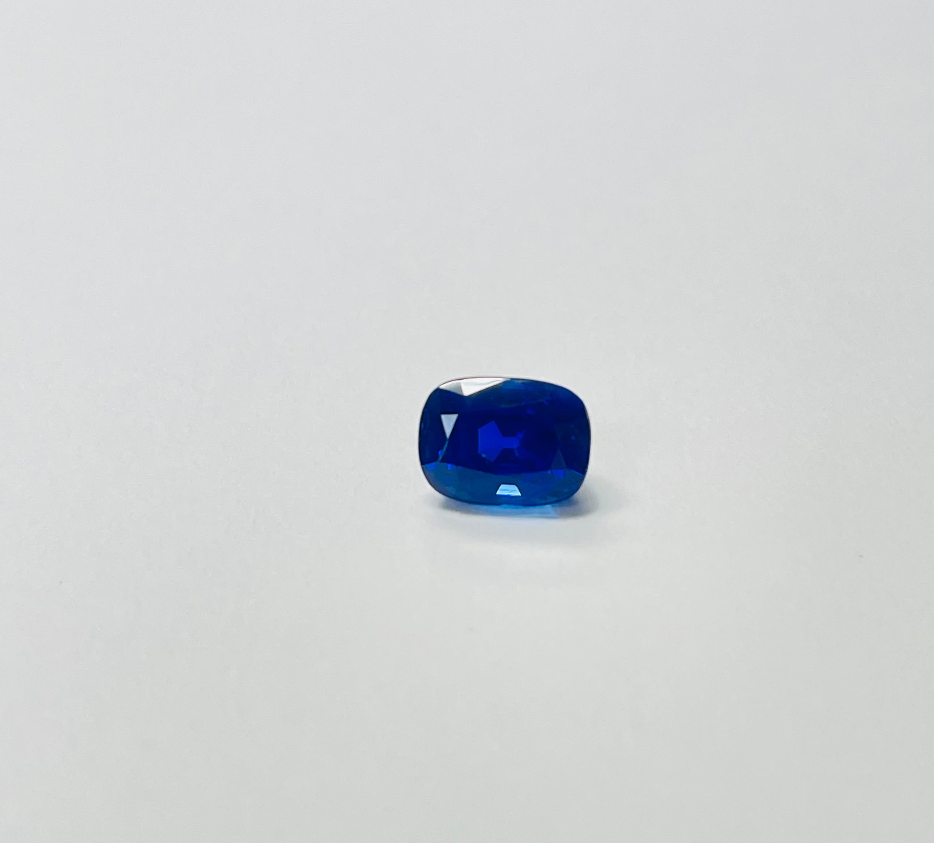Kashmir 4.03 Carat Antique Cushion Cut Royal Blue Sapphire, SSEF Certified. In New Condition For Sale In New York, NY