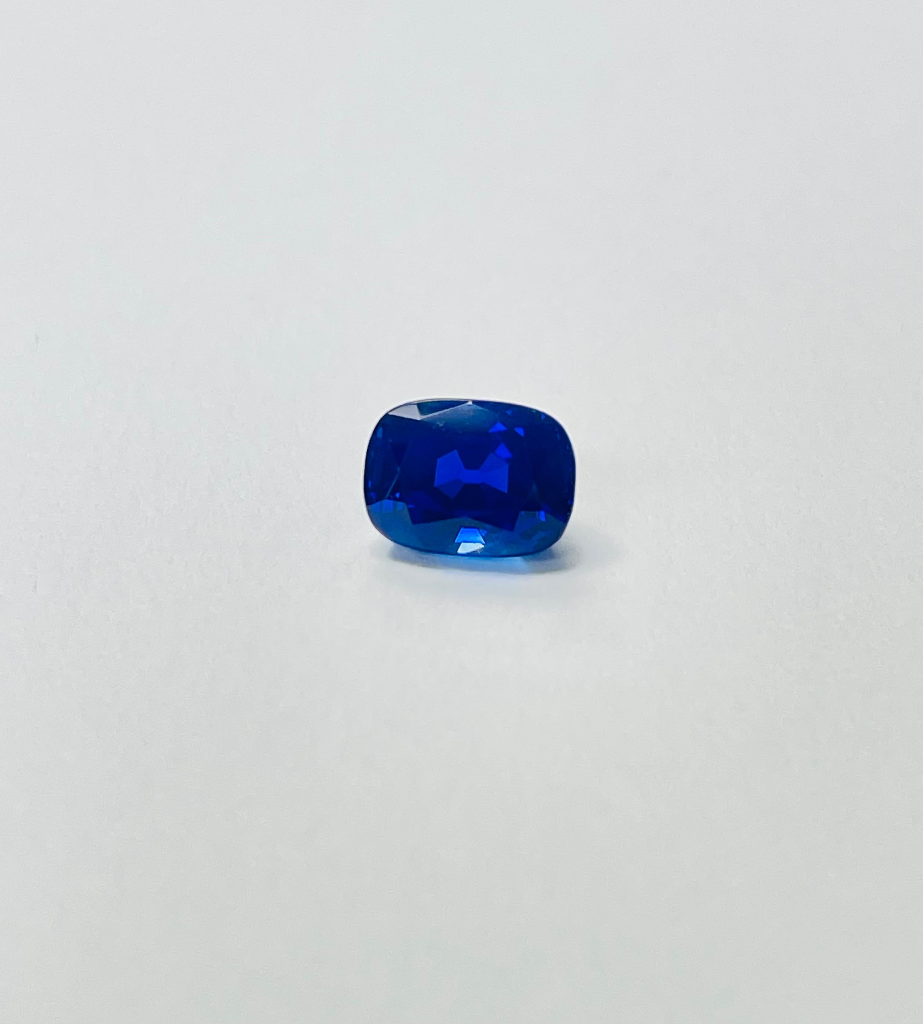 Kashmir 4.03 Carat Antique Cushion Cut Royal Blue Sapphire, SSEF Certified. For Sale 2