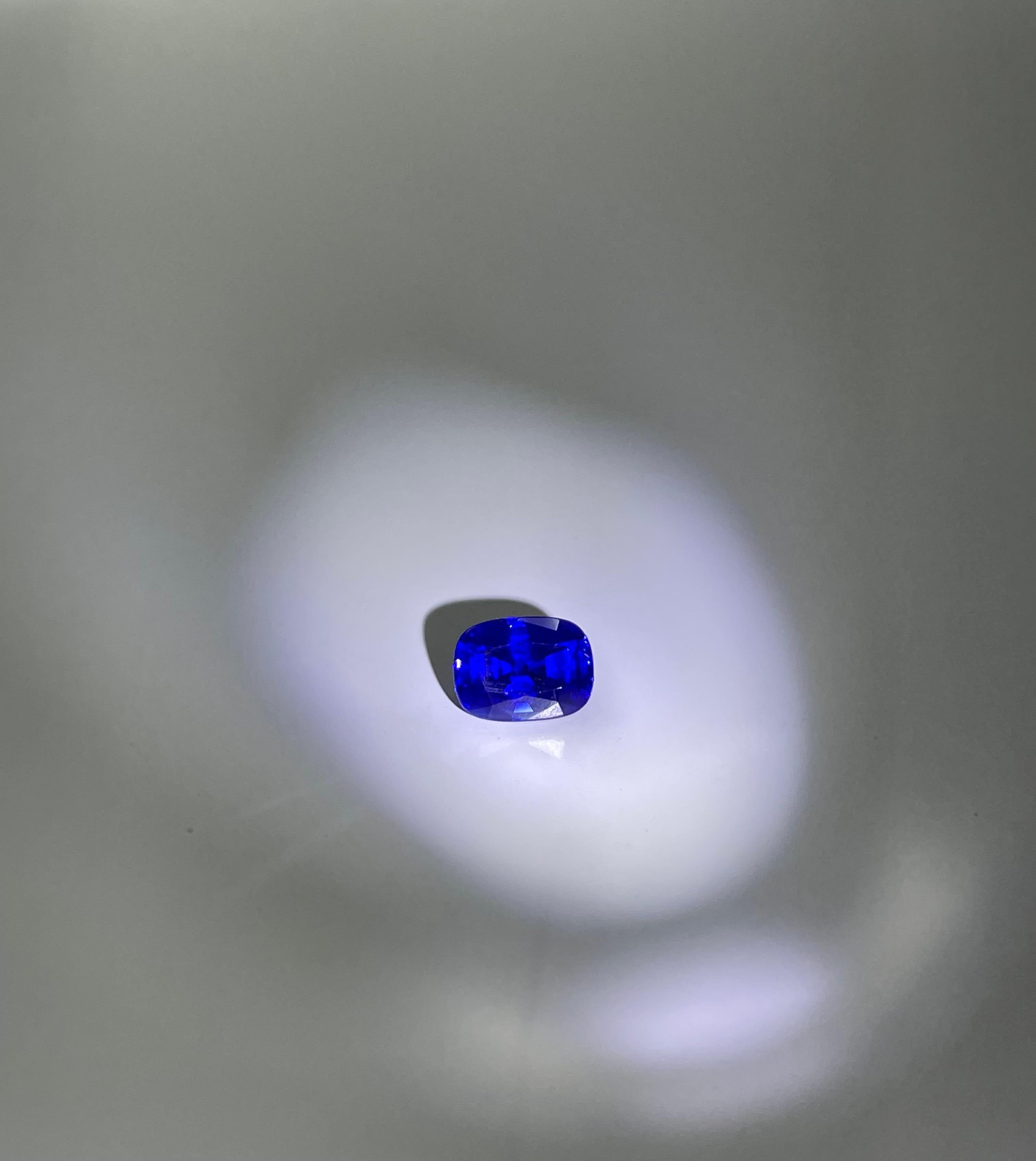 Kashmir 4.03 Carat Antique Cushion Cut Royal Blue Sapphire, SSEF Certified. For Sale 3